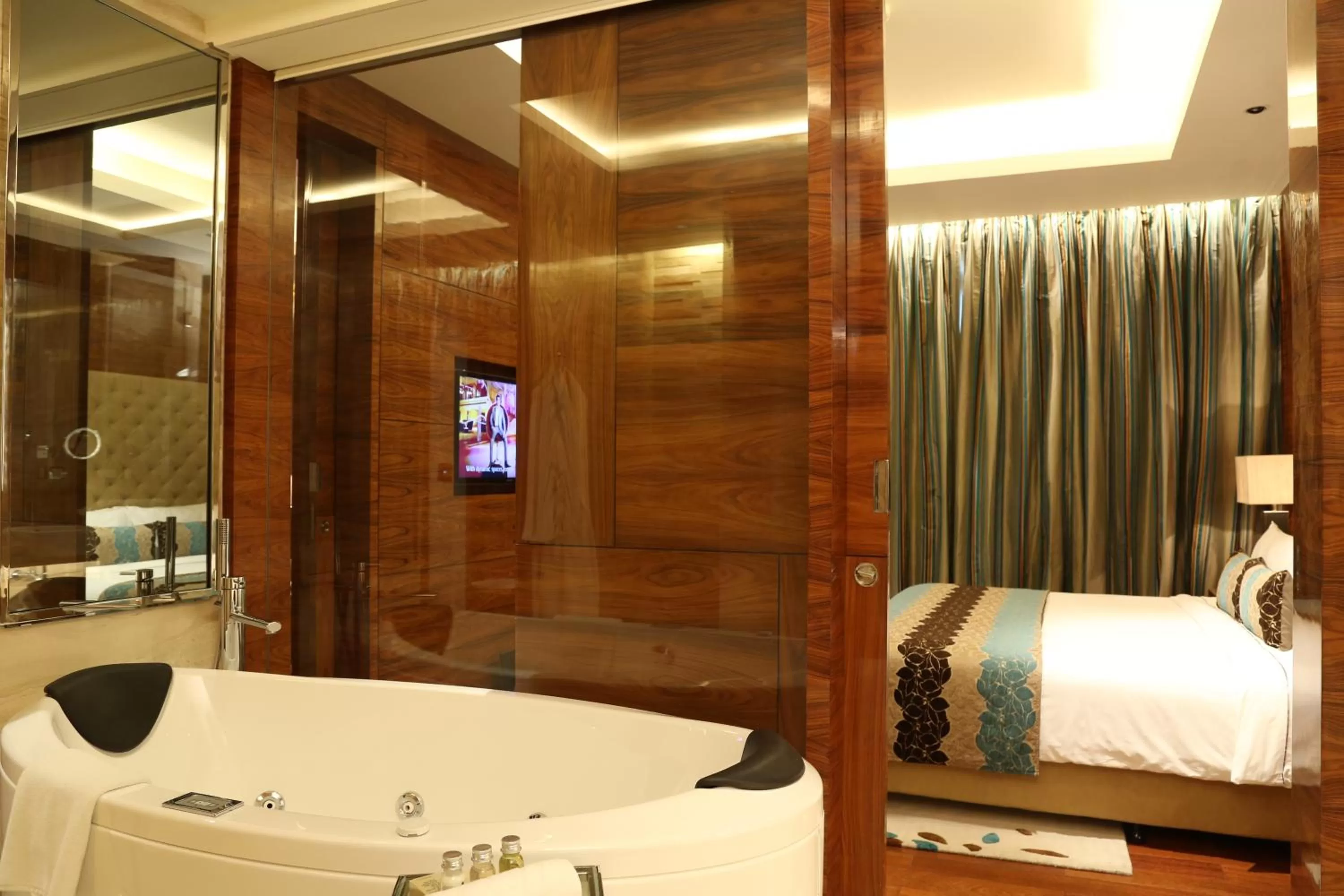 Bathroom, Bed in Taj City Centre Gurugram