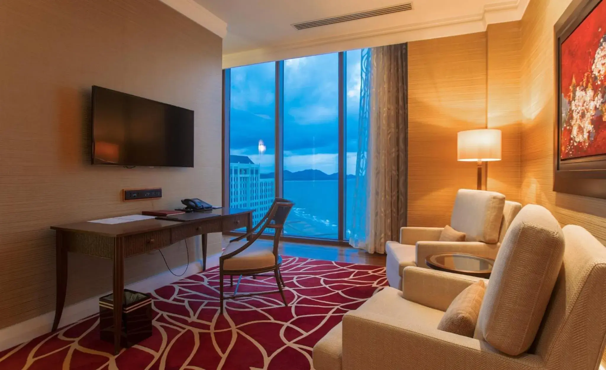 Photo of the whole room, Seating Area in InterContinental Grand Ho Tram