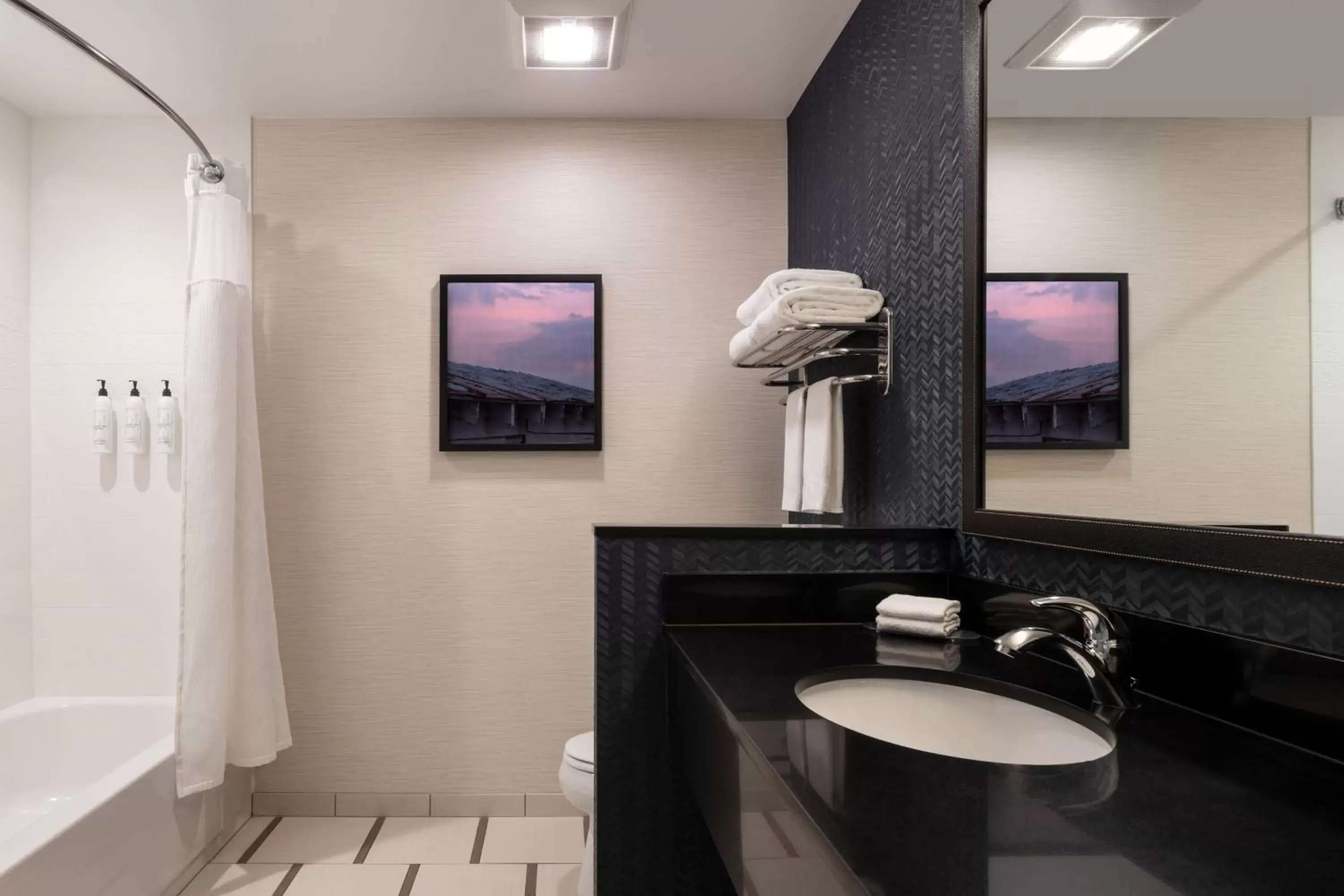 Bathroom in Fairfield Inn & Suites by Marriott Akron Fairlawn