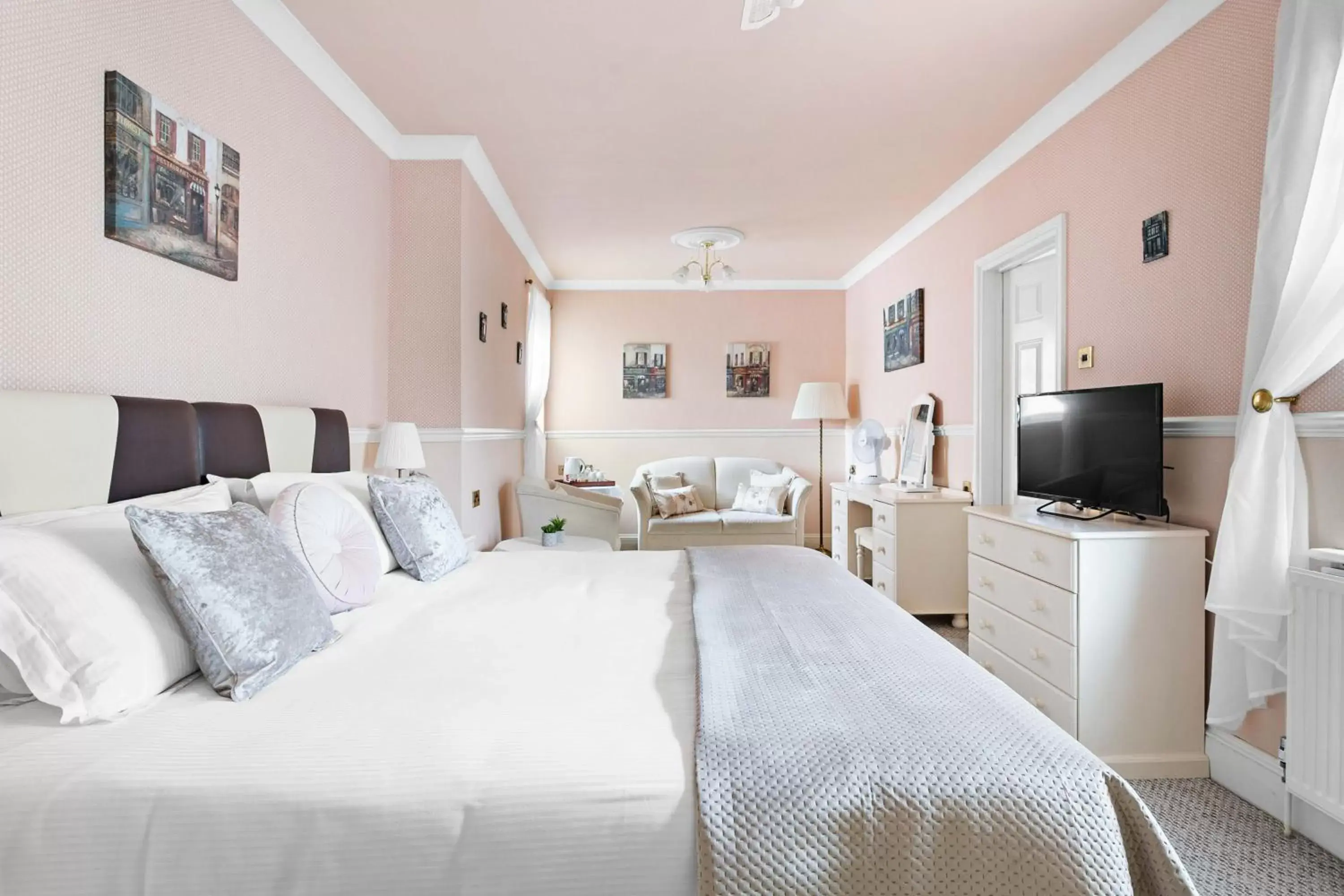 Bedroom, Bed in The Berburry