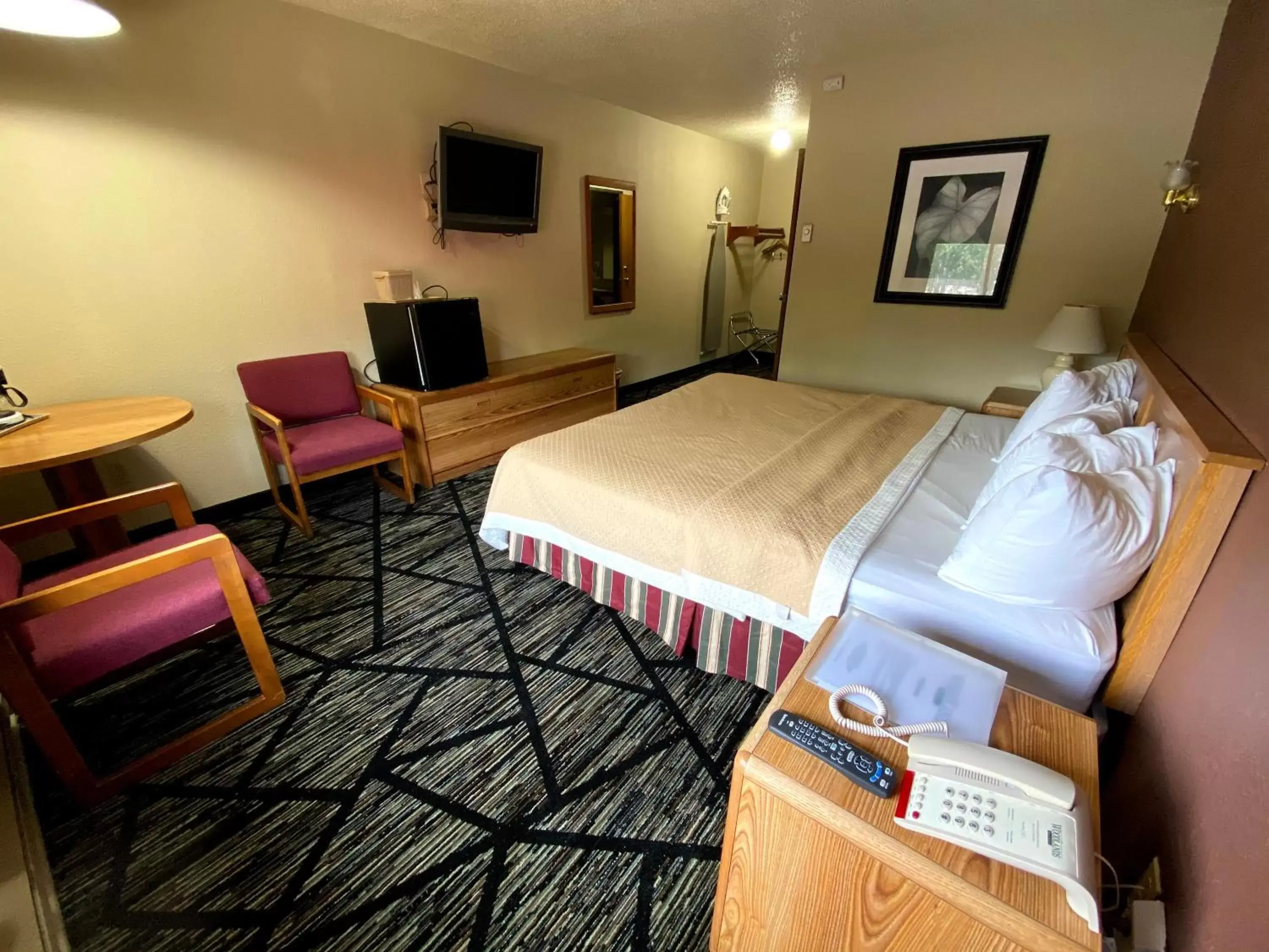 Photo of the whole room in Woodland Inn & Suites