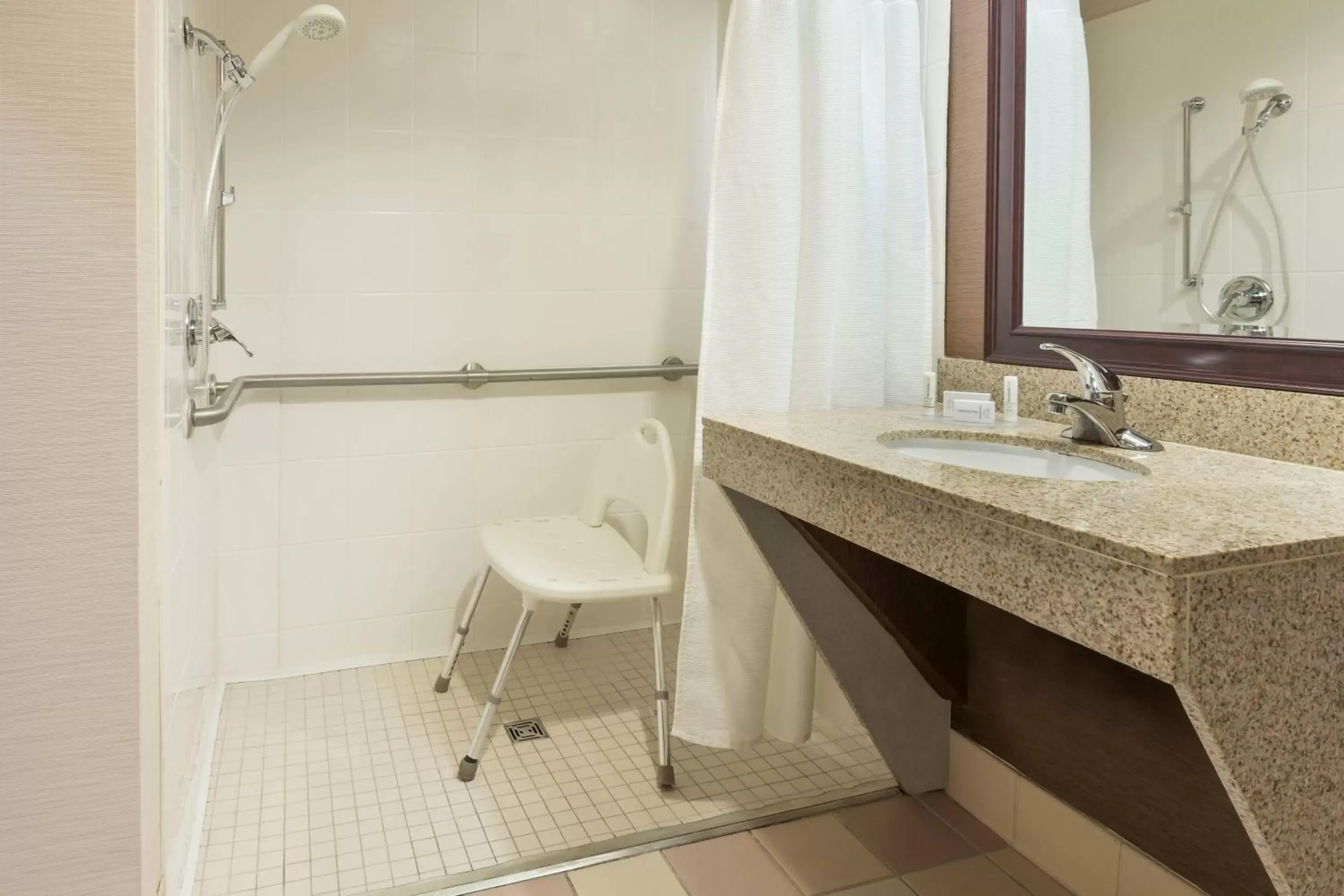 Bathroom in Fairfield Inn & Suites by Marriott Springdale