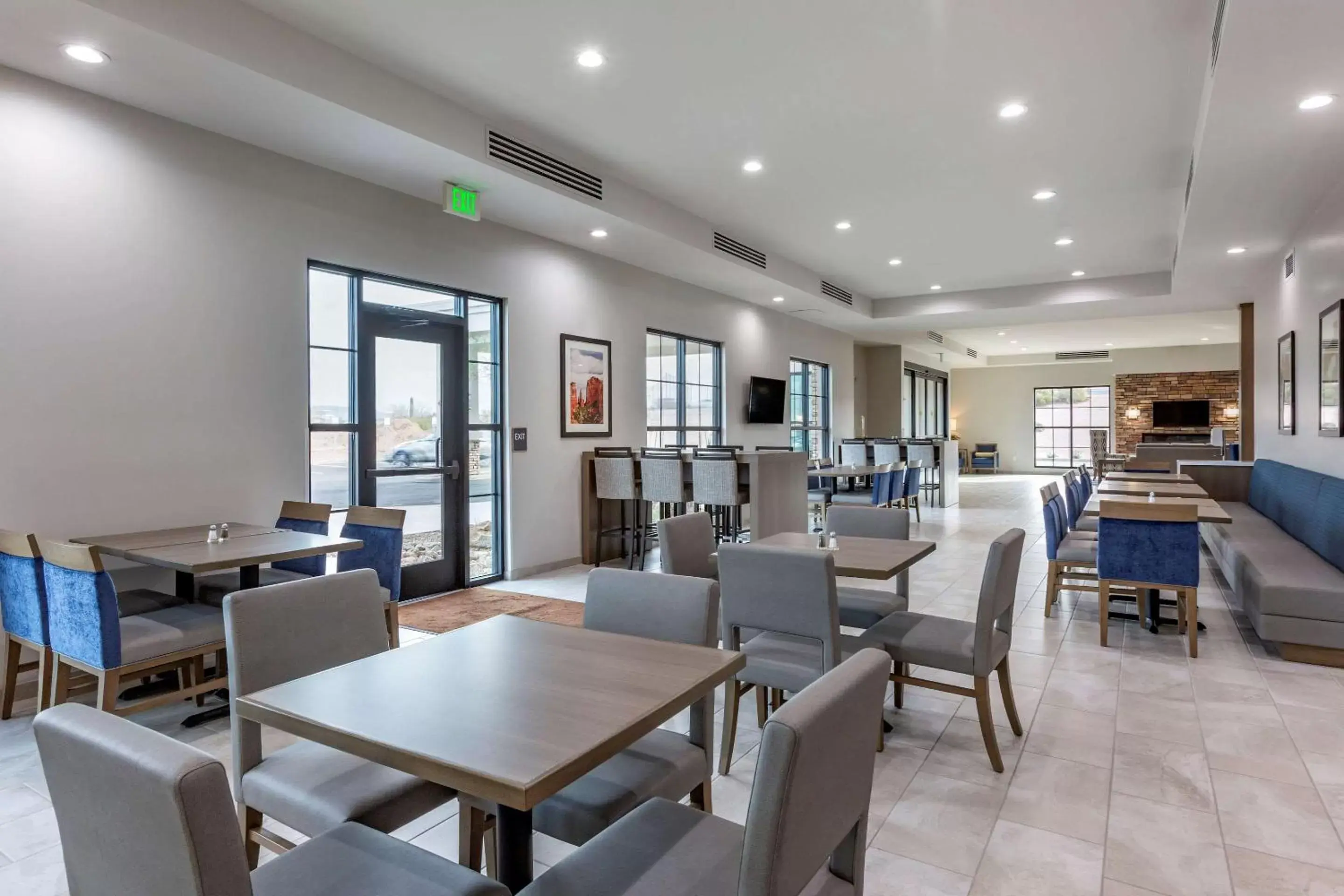 Restaurant/Places to Eat in Comfort Suites Scottsdale Talking Stick Entertainment District