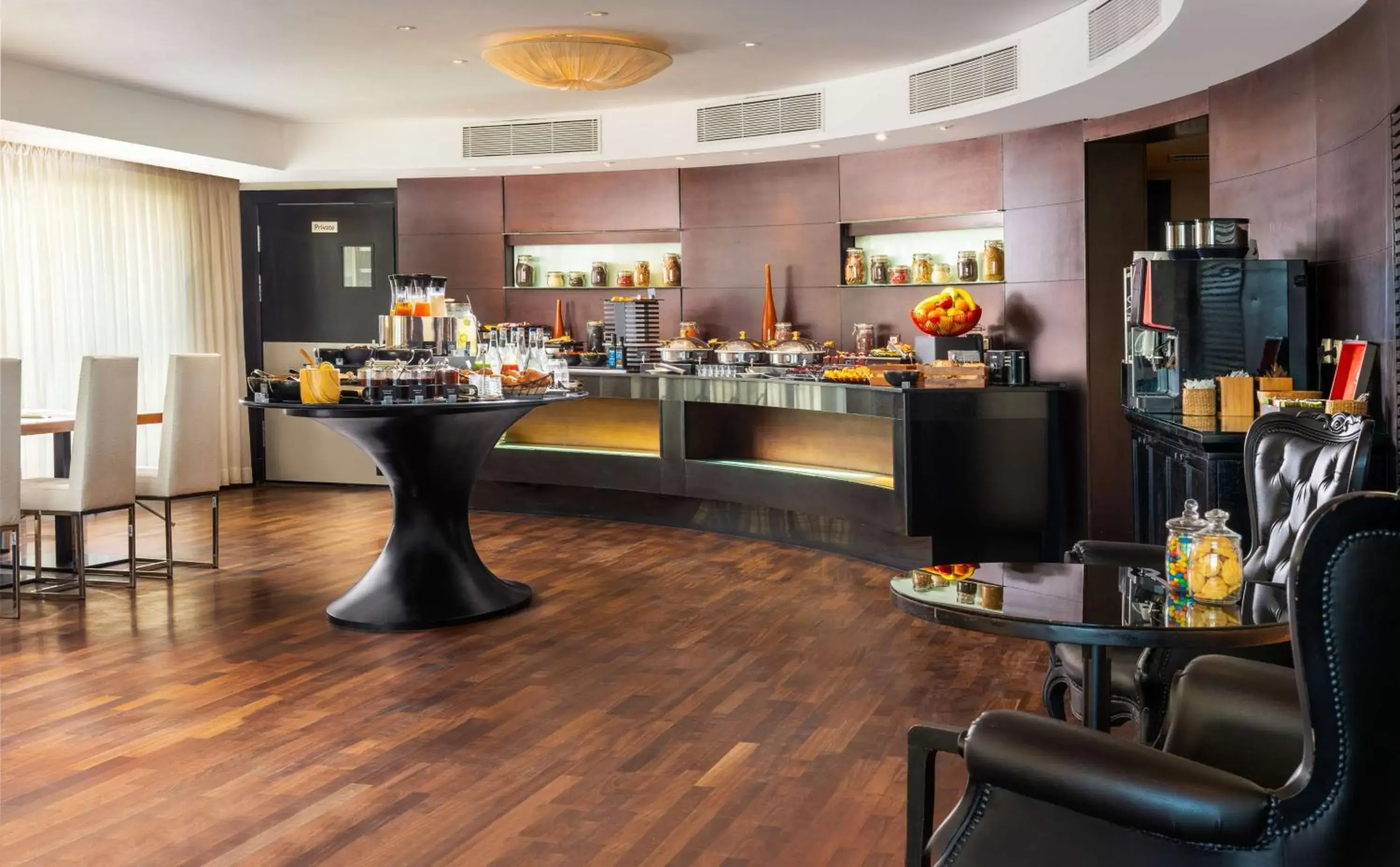 Lounge or bar in Radisson Blu Hotel Bucharest