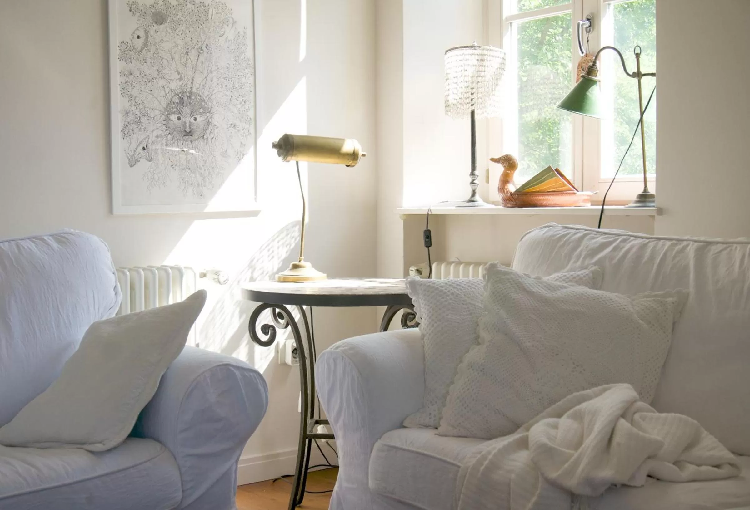 Communal lounge/ TV room in Embassy Row BnB