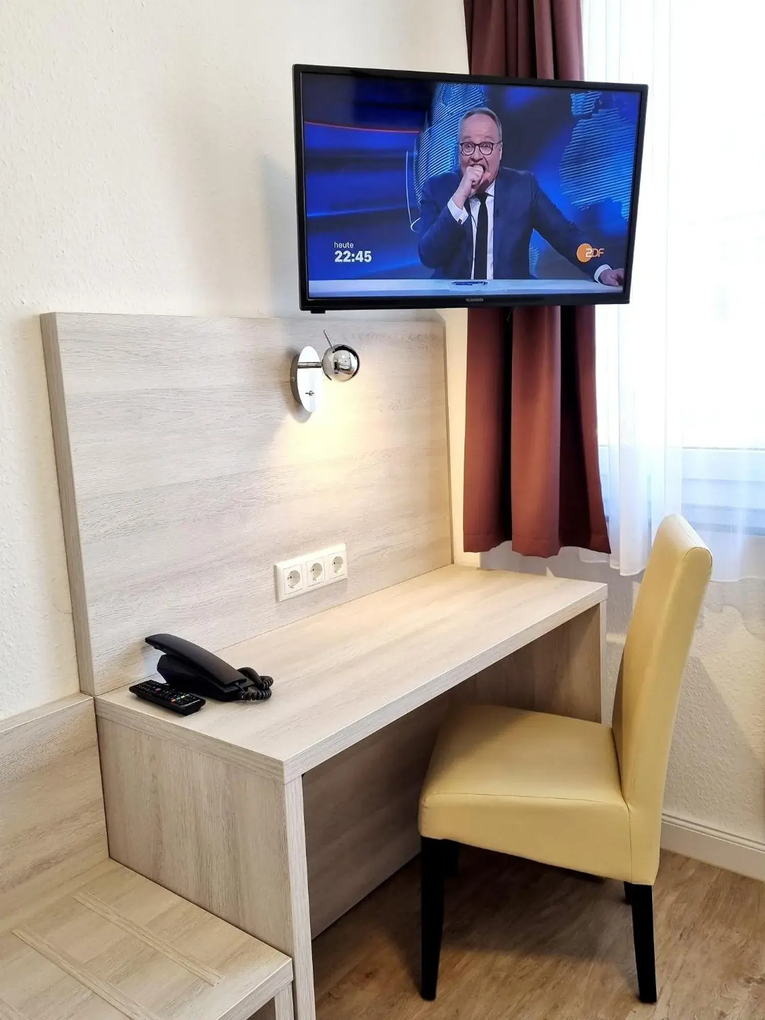 Bedroom, TV/Entertainment Center in Adler Hotel Frankfurt