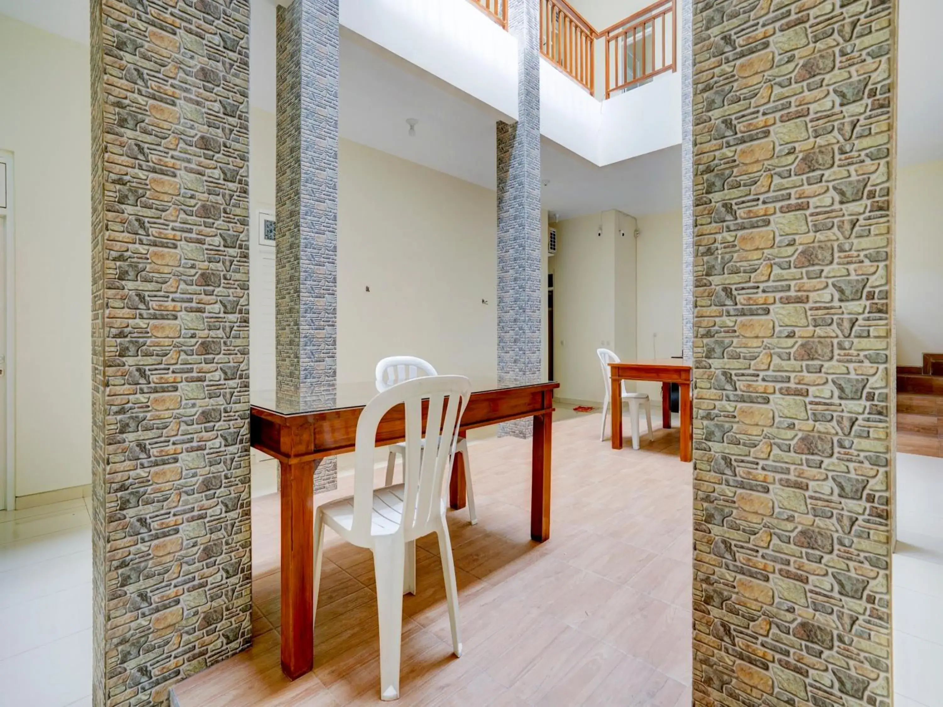 Area and facilities, Dining Area in OYO 90173 Innapp Tenggilis Family Residence