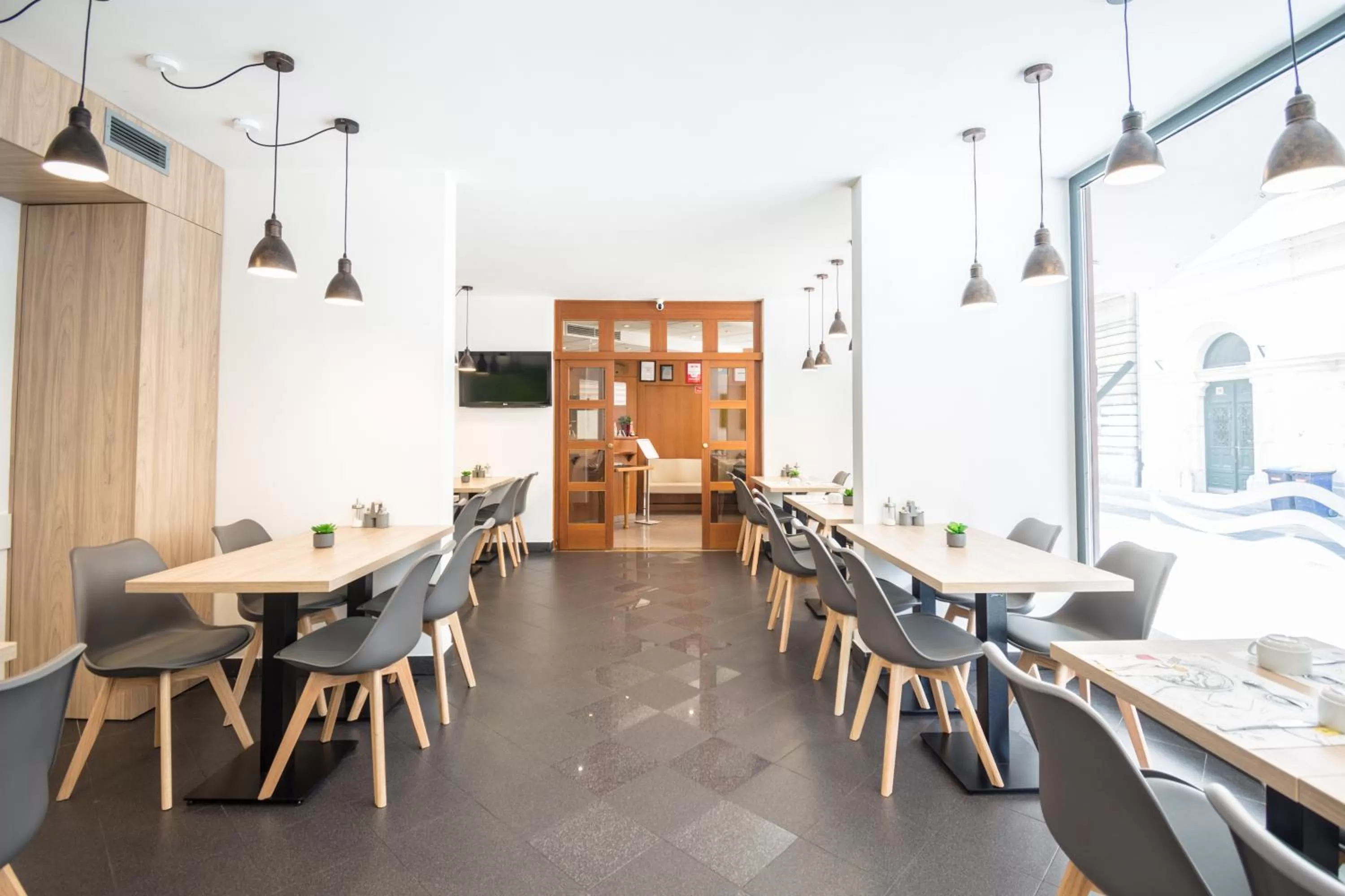 Restaurant/places to eat in Hotel Orion