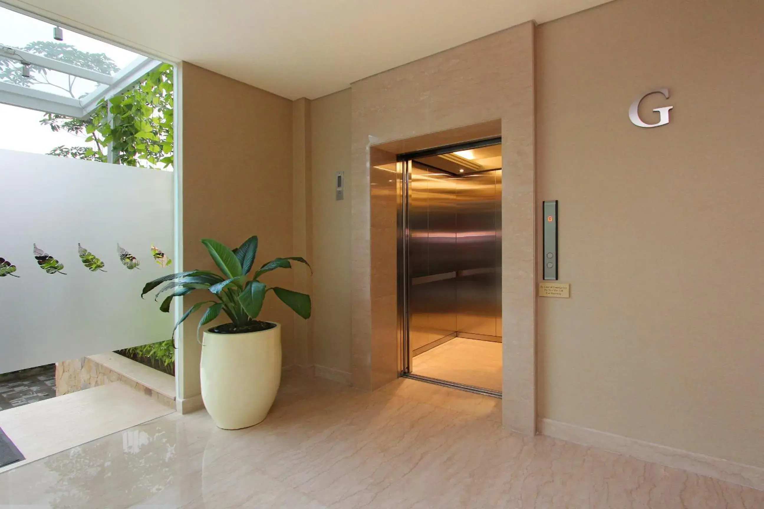 Facade/entrance in Dwijaya House of Pakubuwono Facade/entrance in Dwijaya House of Pakubuwono