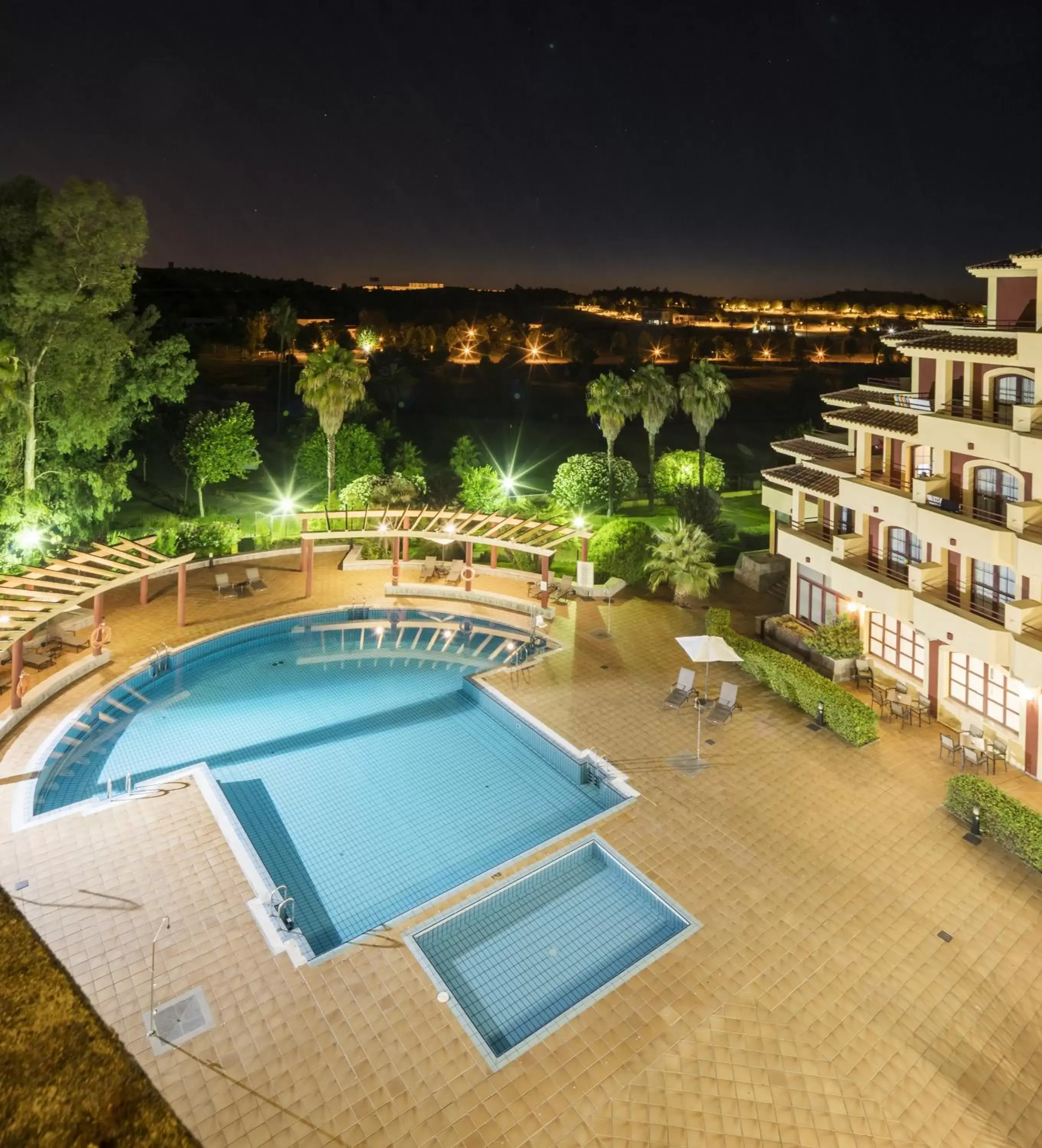 Swimming pool, Pool View in Ilunion Golf Badajoz