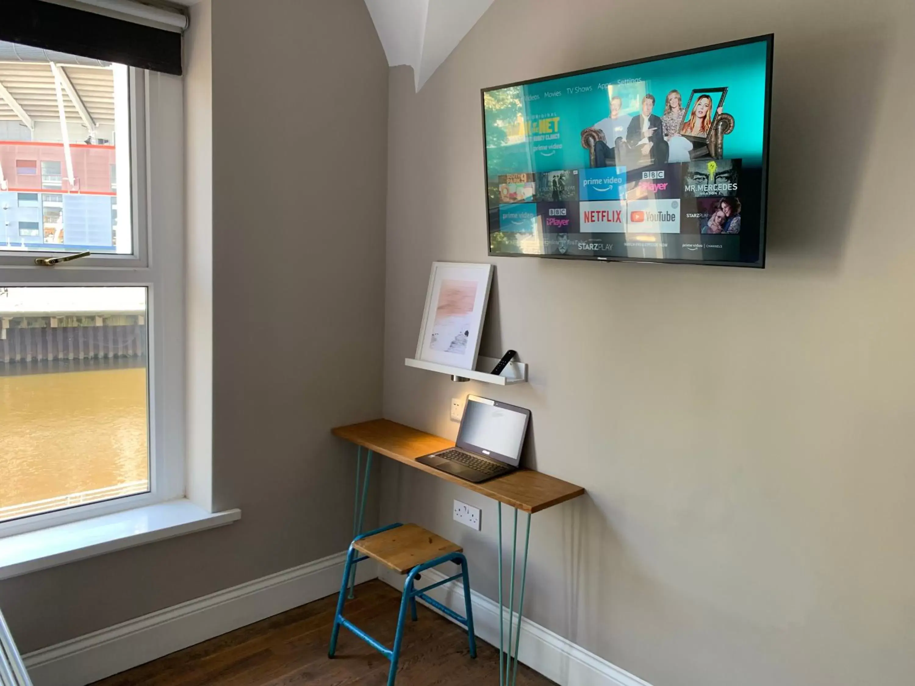 TV and multimedia, TV/Entertainment Center in The Riverhouse