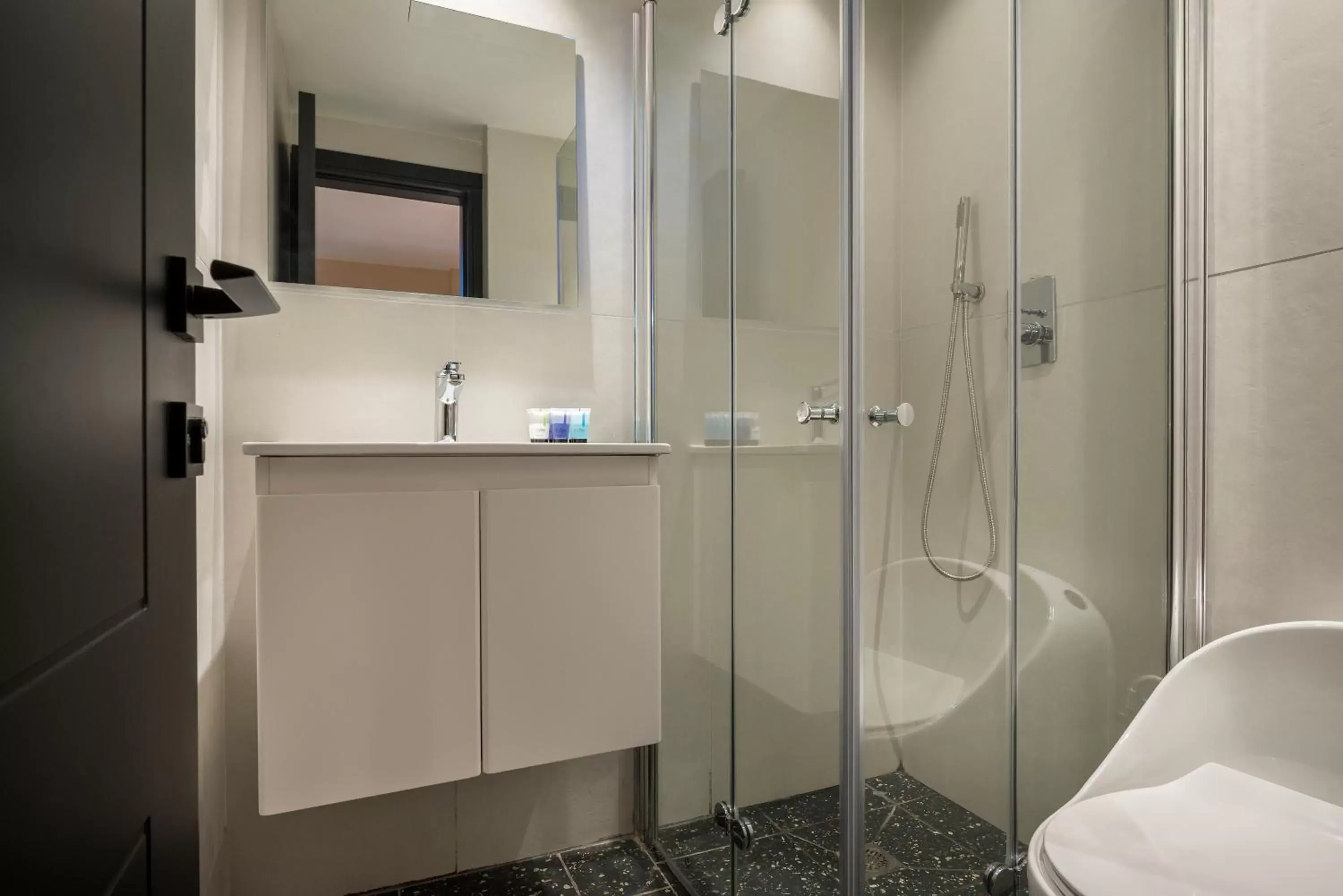 Shower, Bathroom in Sahara Hotel Eilat