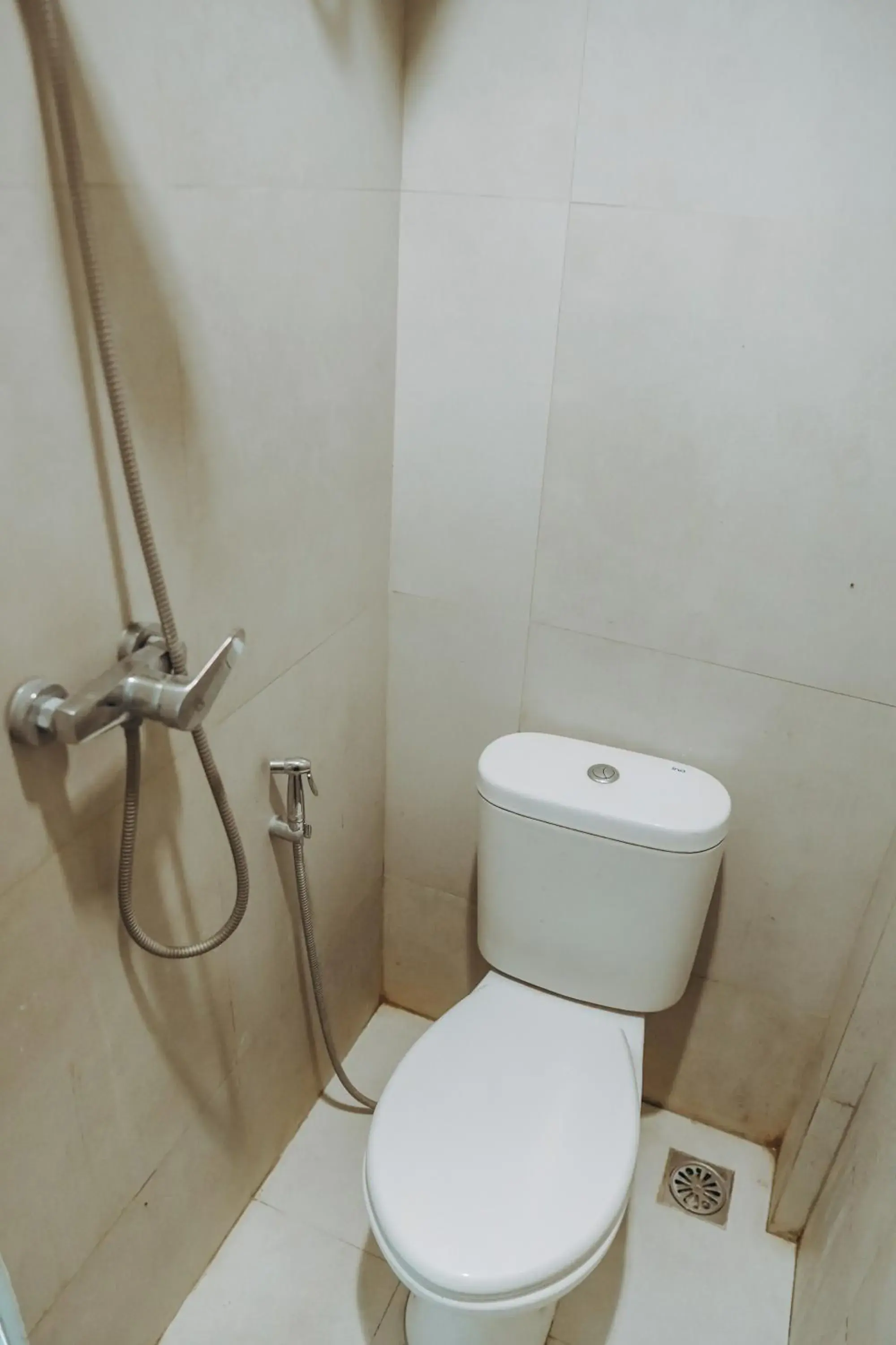 Bathroom in DS Colive Layur Kota Lama