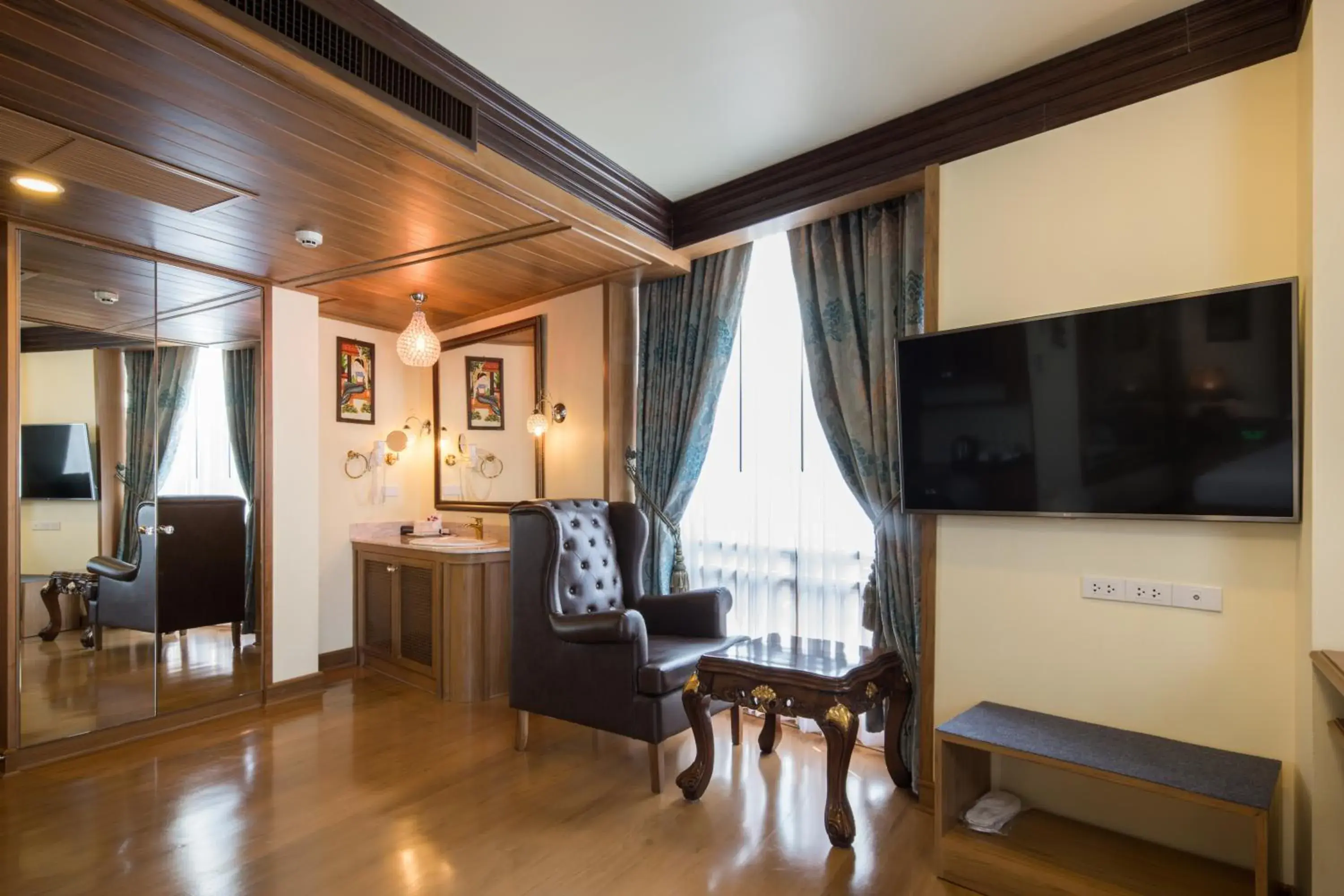 Living room, TV/Entertainment Center in Peak Nimman Prestige Hotel