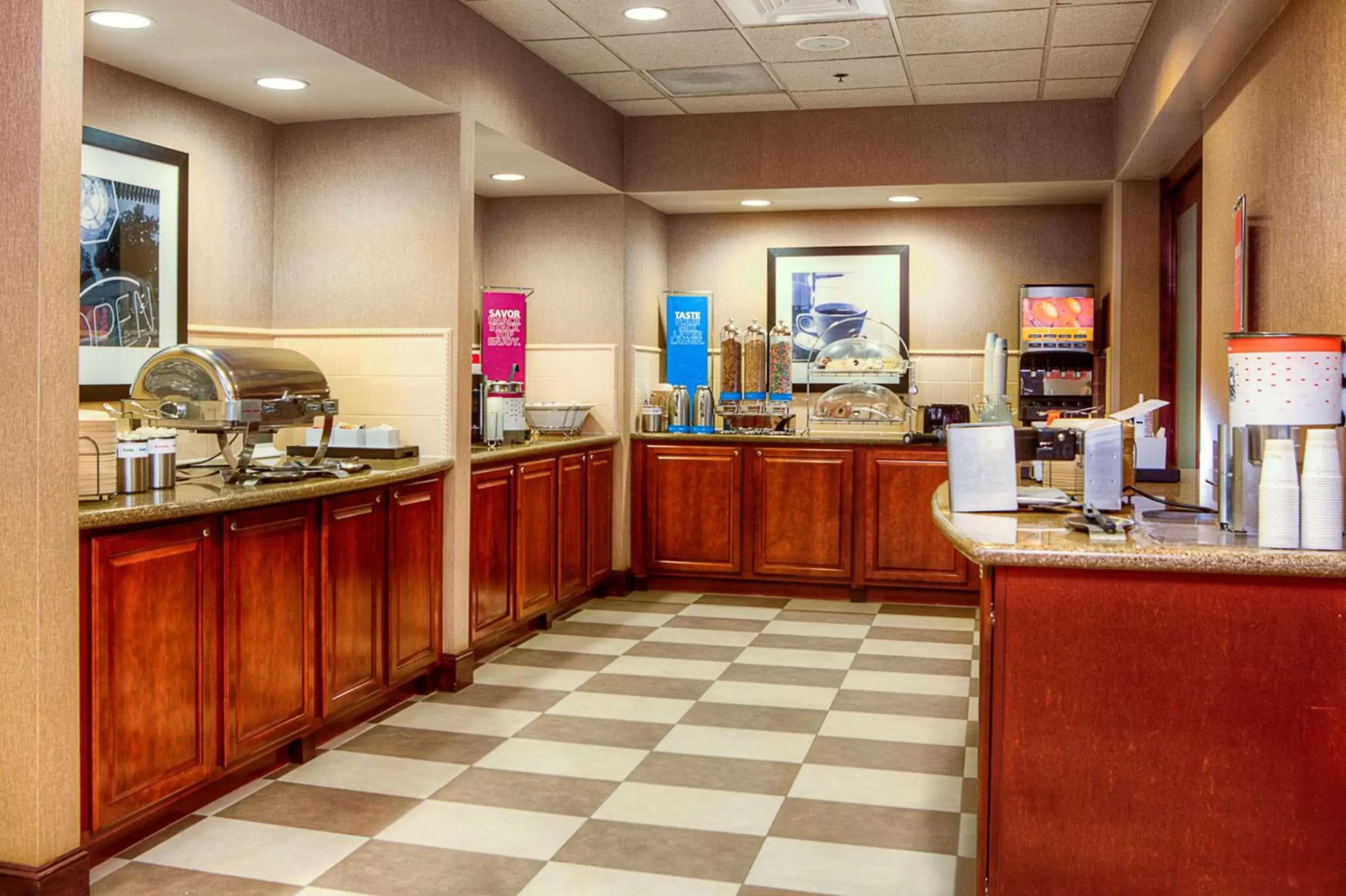 Restaurant/Places to Eat in Hampton Inn & Suites Mountain Home