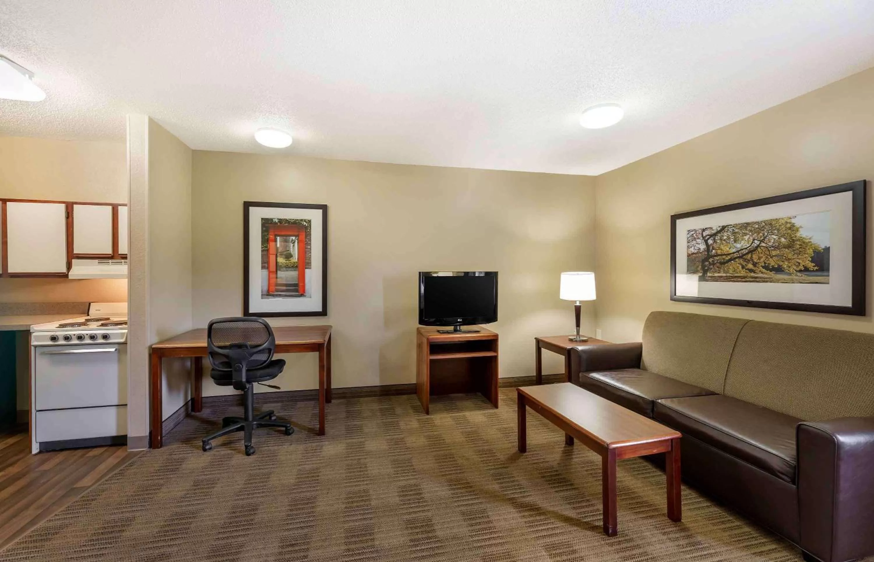 Bedroom in Extended Stay America Suites - Cleveland - Great Northern Mall