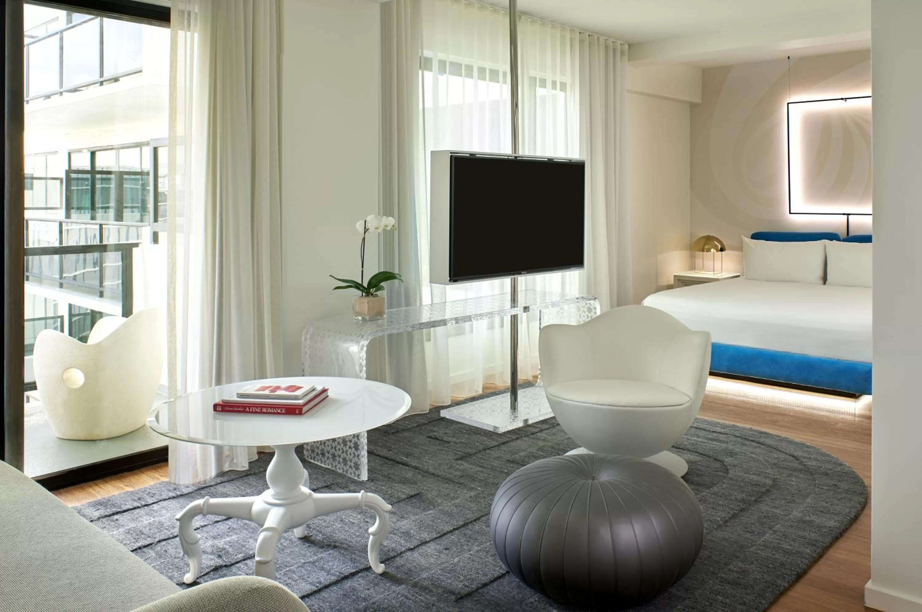 Photo of the whole room, Bed in Mondrian Los Angeles