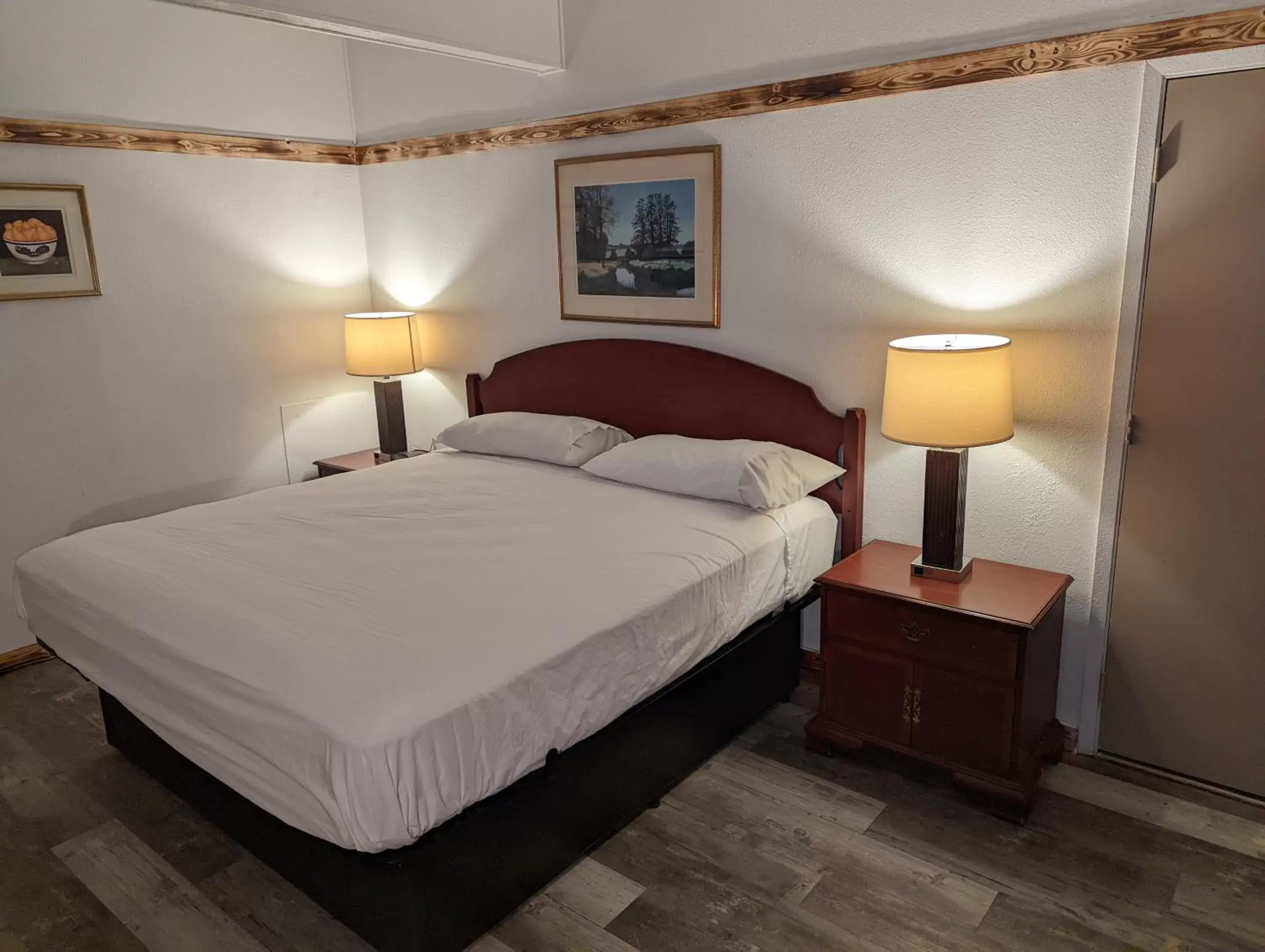 Bed in Wyatt Earp Hotel