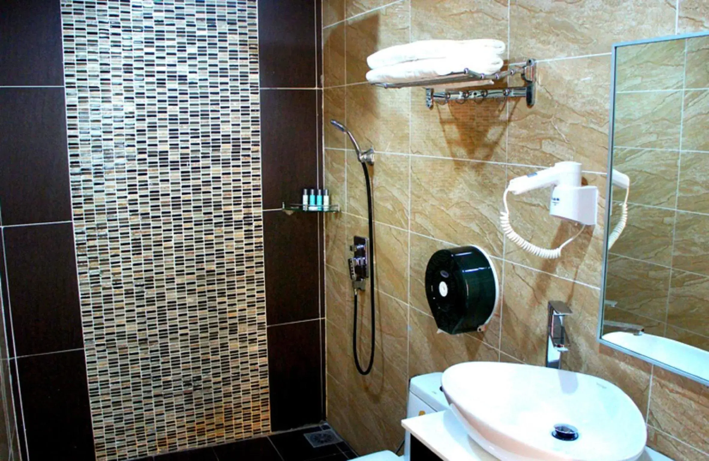 Bathroom in Kingsley Hotel