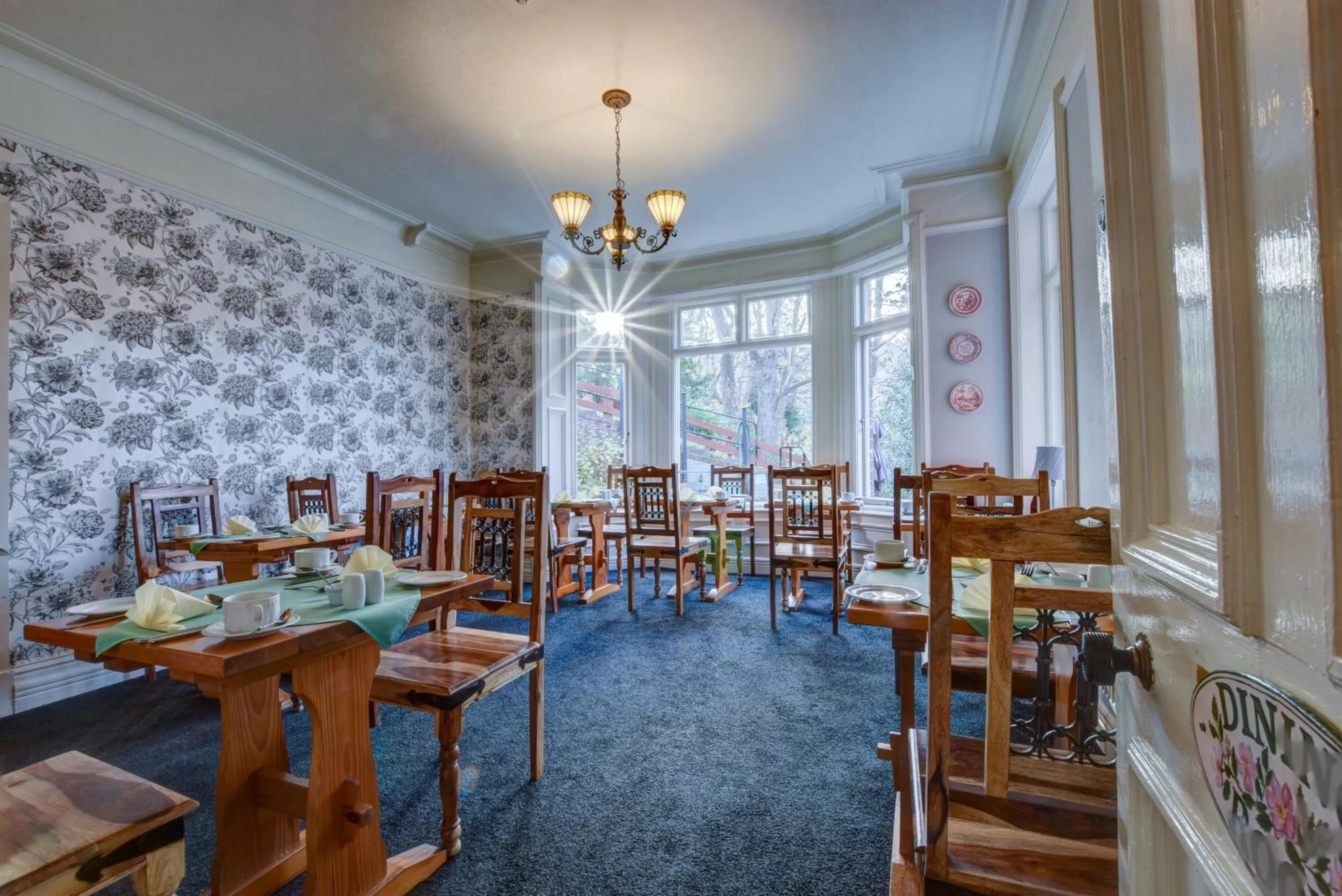 Restaurant/Places to Eat in The Grove