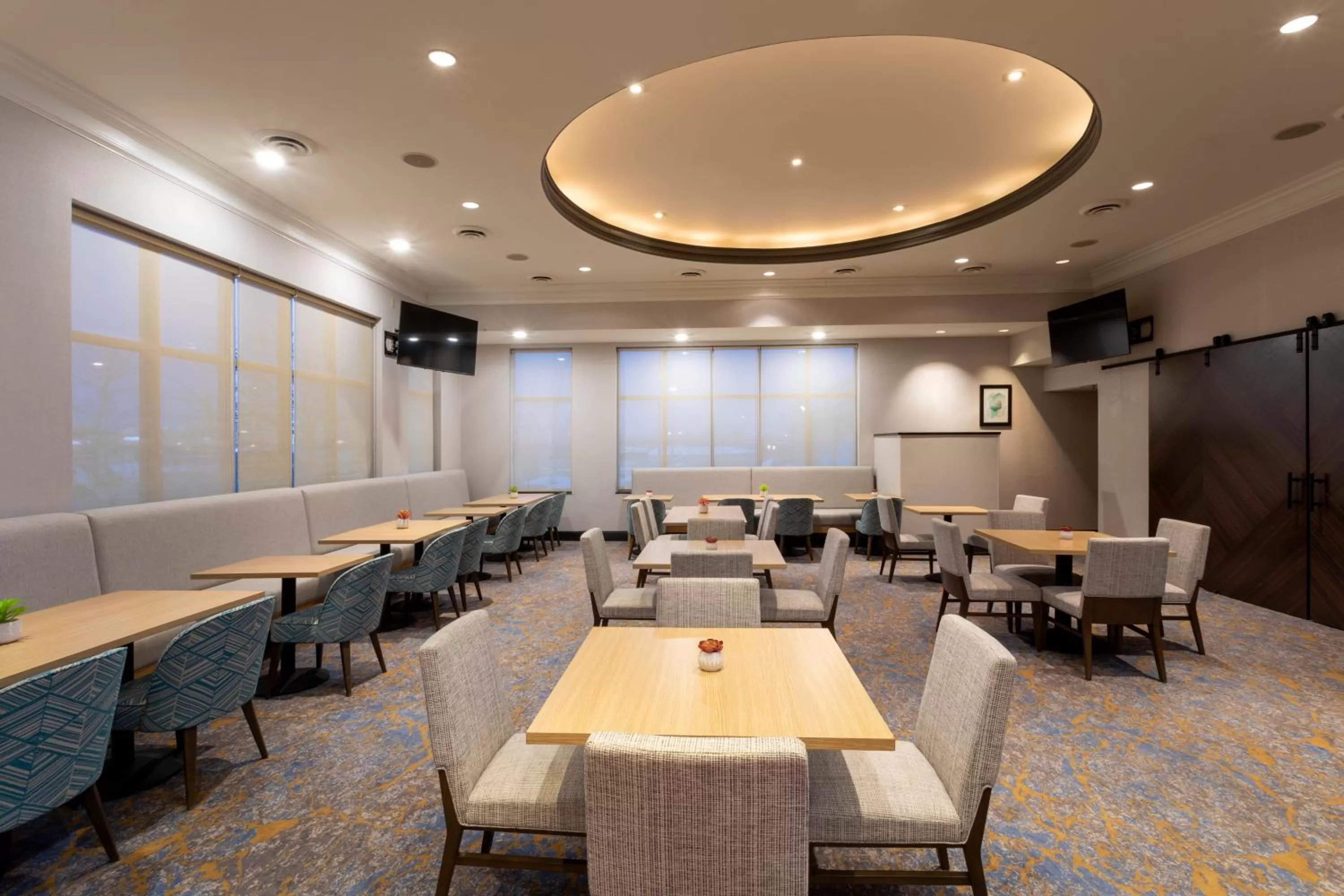 Restaurant/places to eat in Holiday Inn Hotel & Suites Maple Grove Northwest Minneapolis-Arbor Lakes by IHG