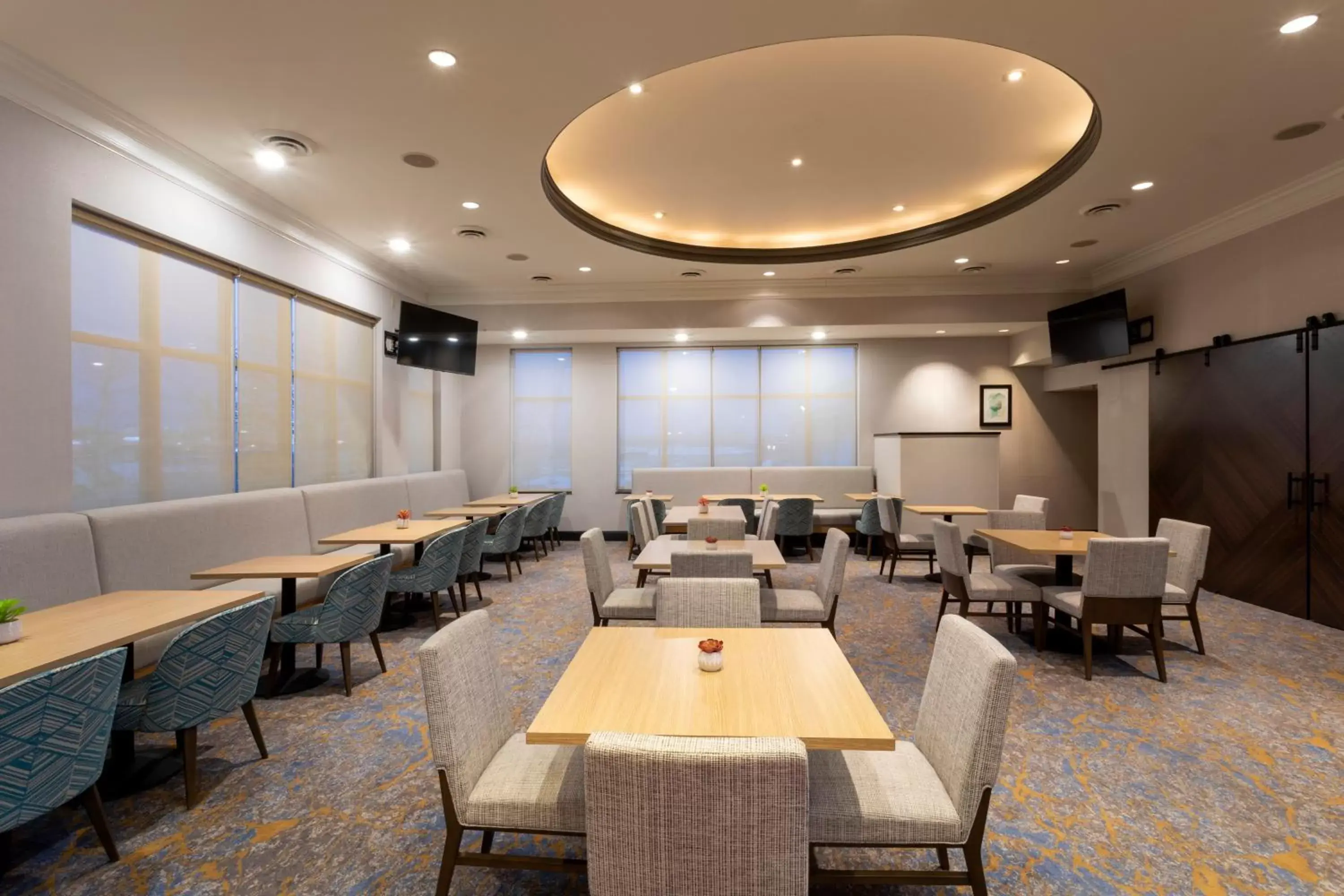 Restaurant/places to eat in Holiday Inn Hotel & Suites Maple Grove Northwest Minneapolis-Arbor Lakes, an IHG Hotel