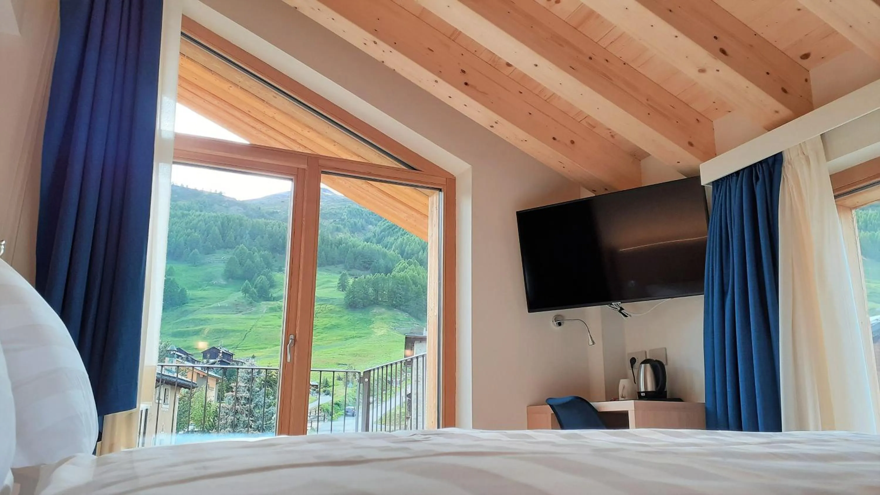 Coffee/tea facilities, Bed in Livì Family Hotel