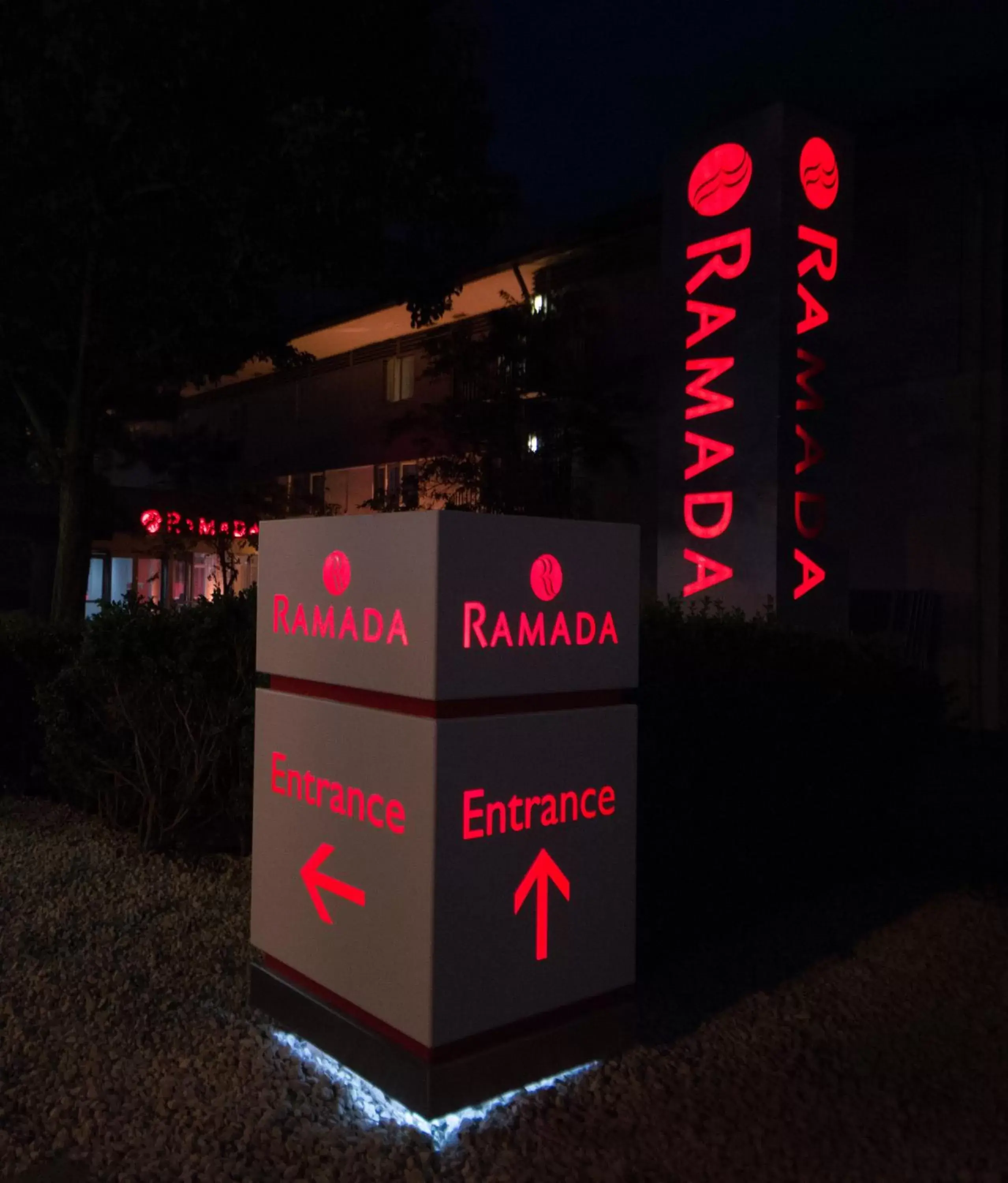 Facade/entrance in Ramada London South Mimms Facade/entrance in Ramada London South Mimms