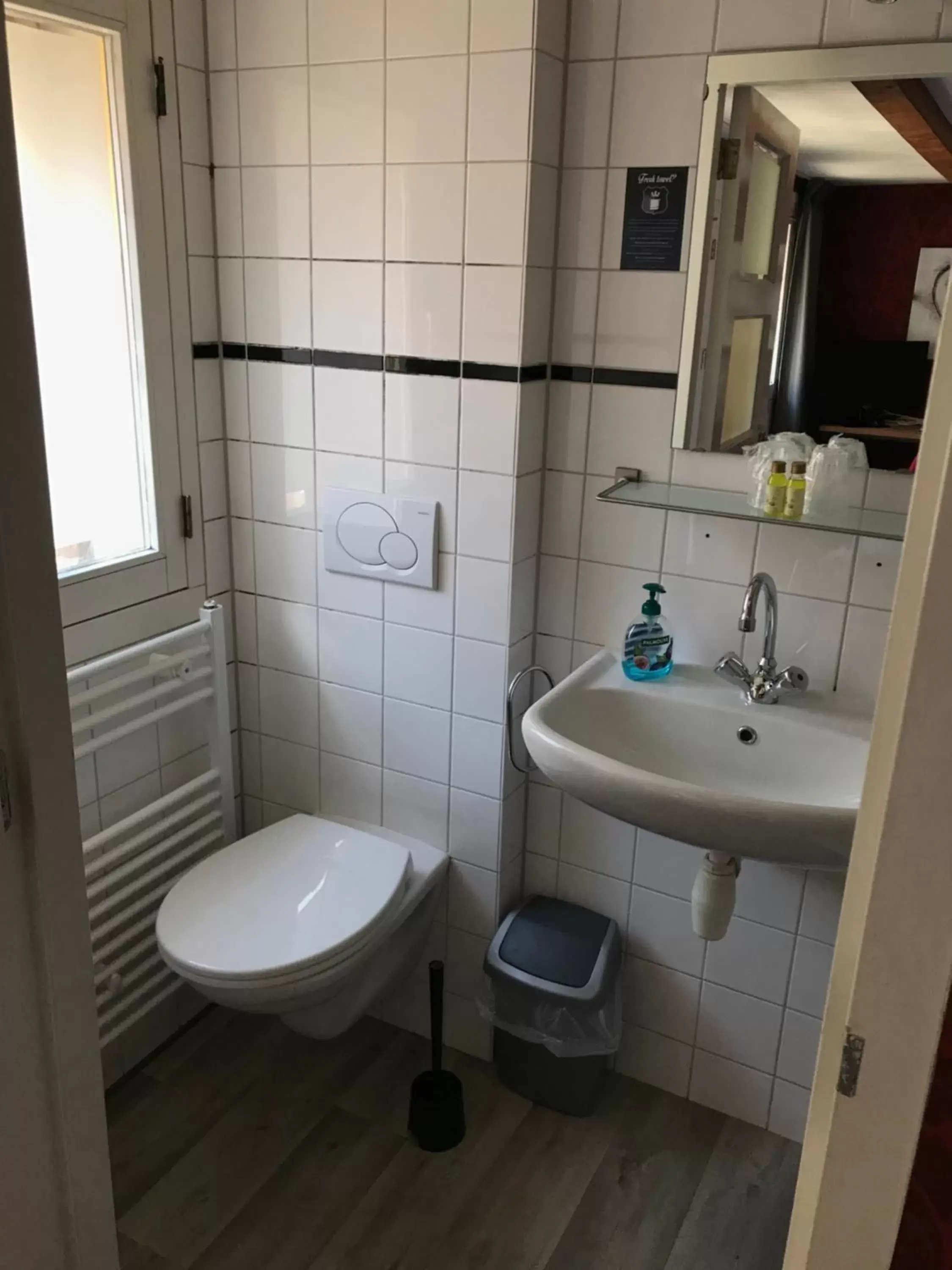 Bathroom in Kings Inn City Hotel Alkmaar