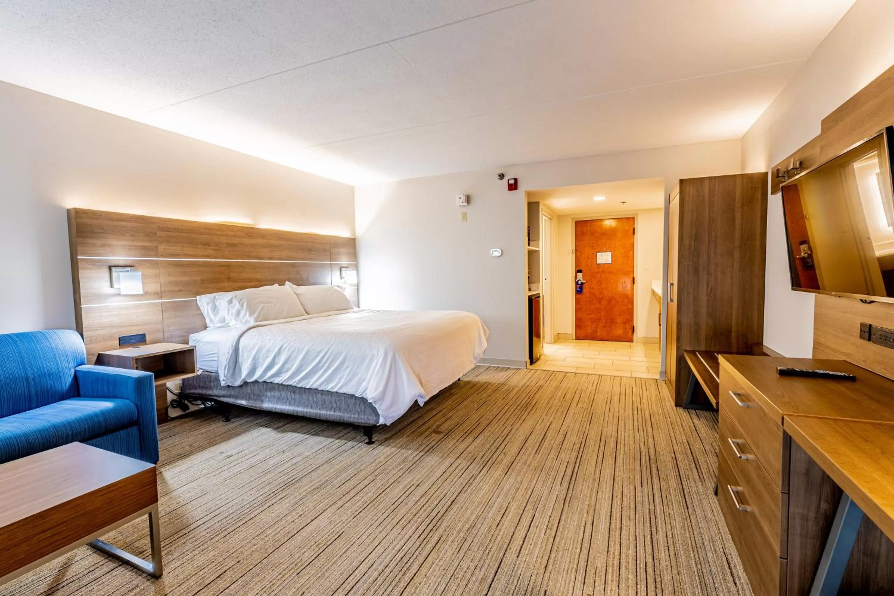 Photo of the whole room, Bed in Holiday Inn Express Indianapolis South by IHG