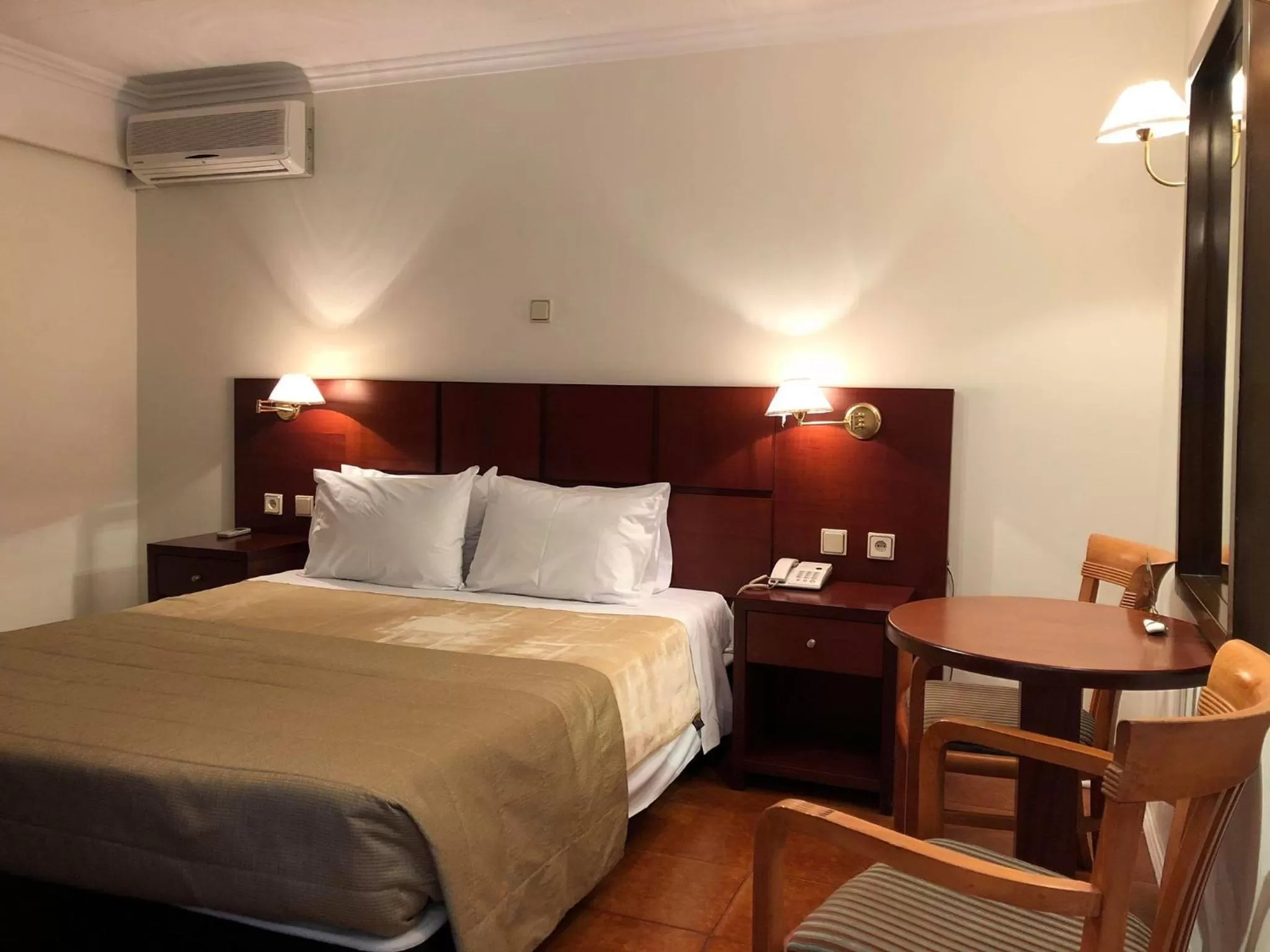 Bedroom, Bed in Philippion