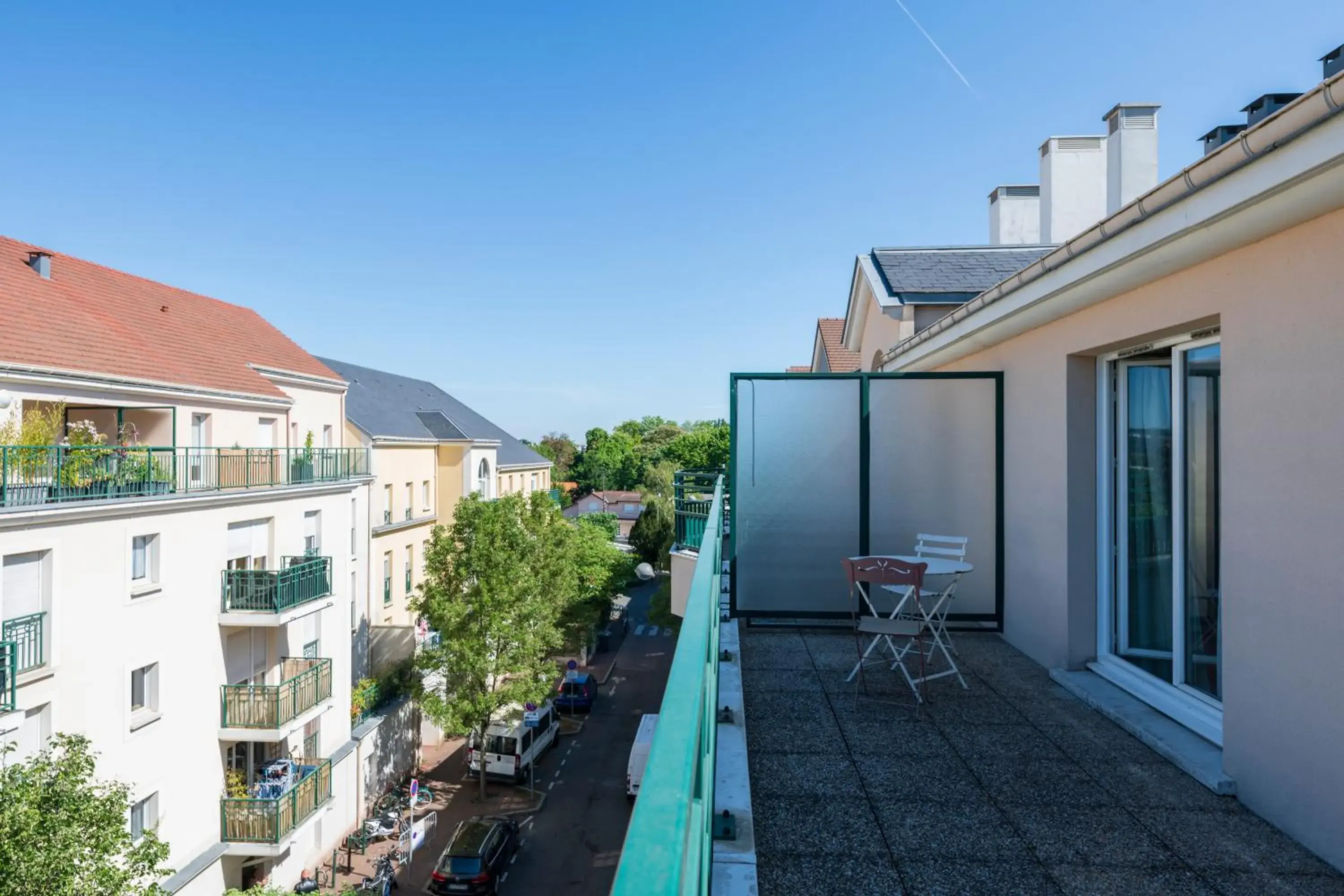 Balcony/Terrace in Cerise Chatou