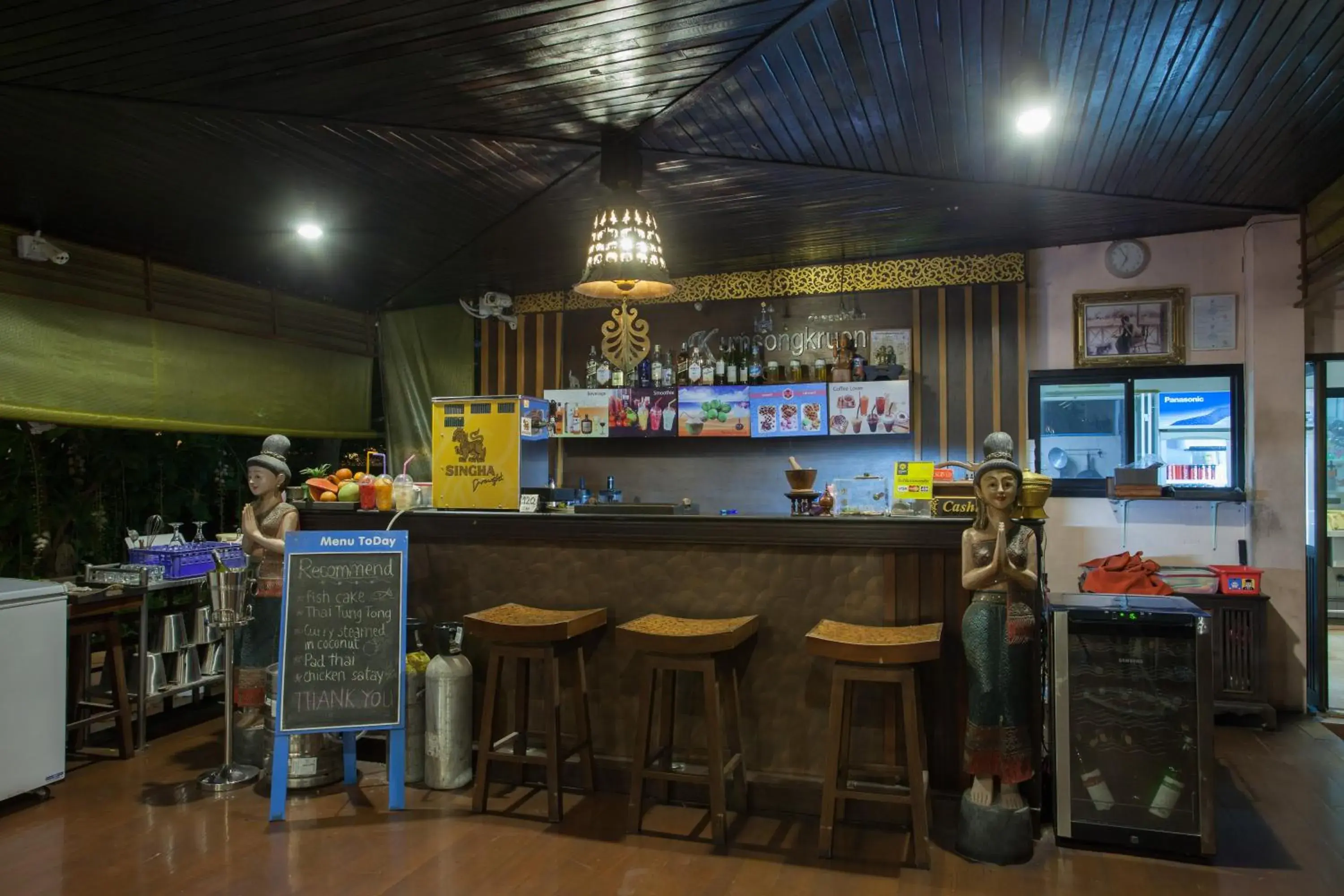 Restaurant/places to eat, Lounge/Bar in Ploy Khumthong Boutique Resort