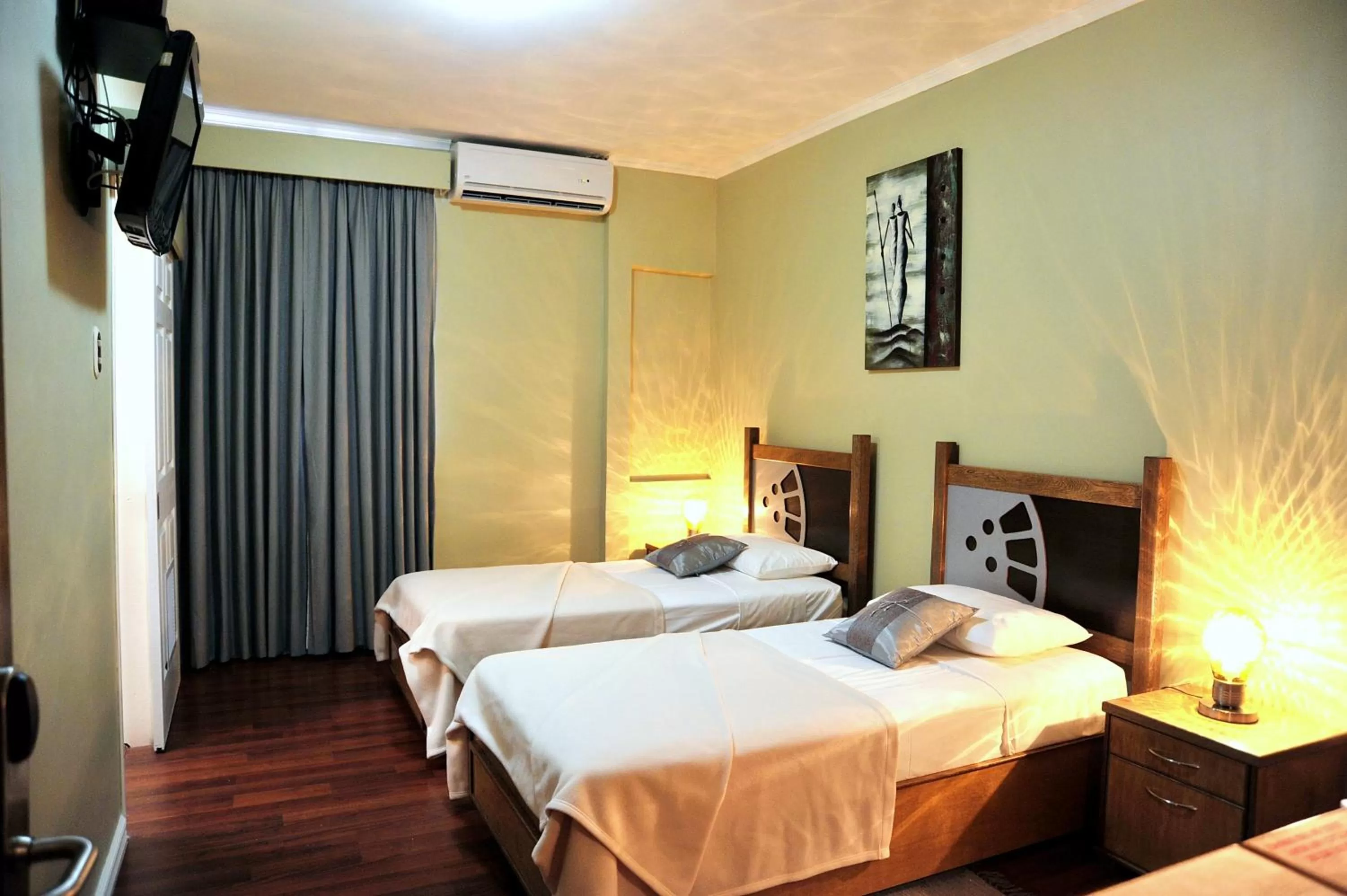 Bed in Culture Crossroads Inn