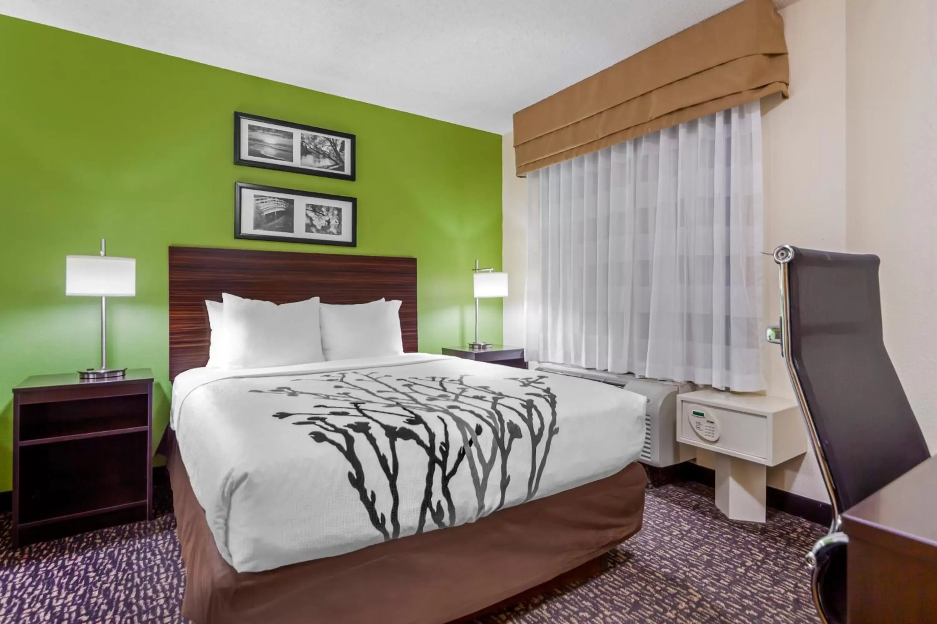 Bedroom, Bed in Sleep Inn & Suites Omaha Airport