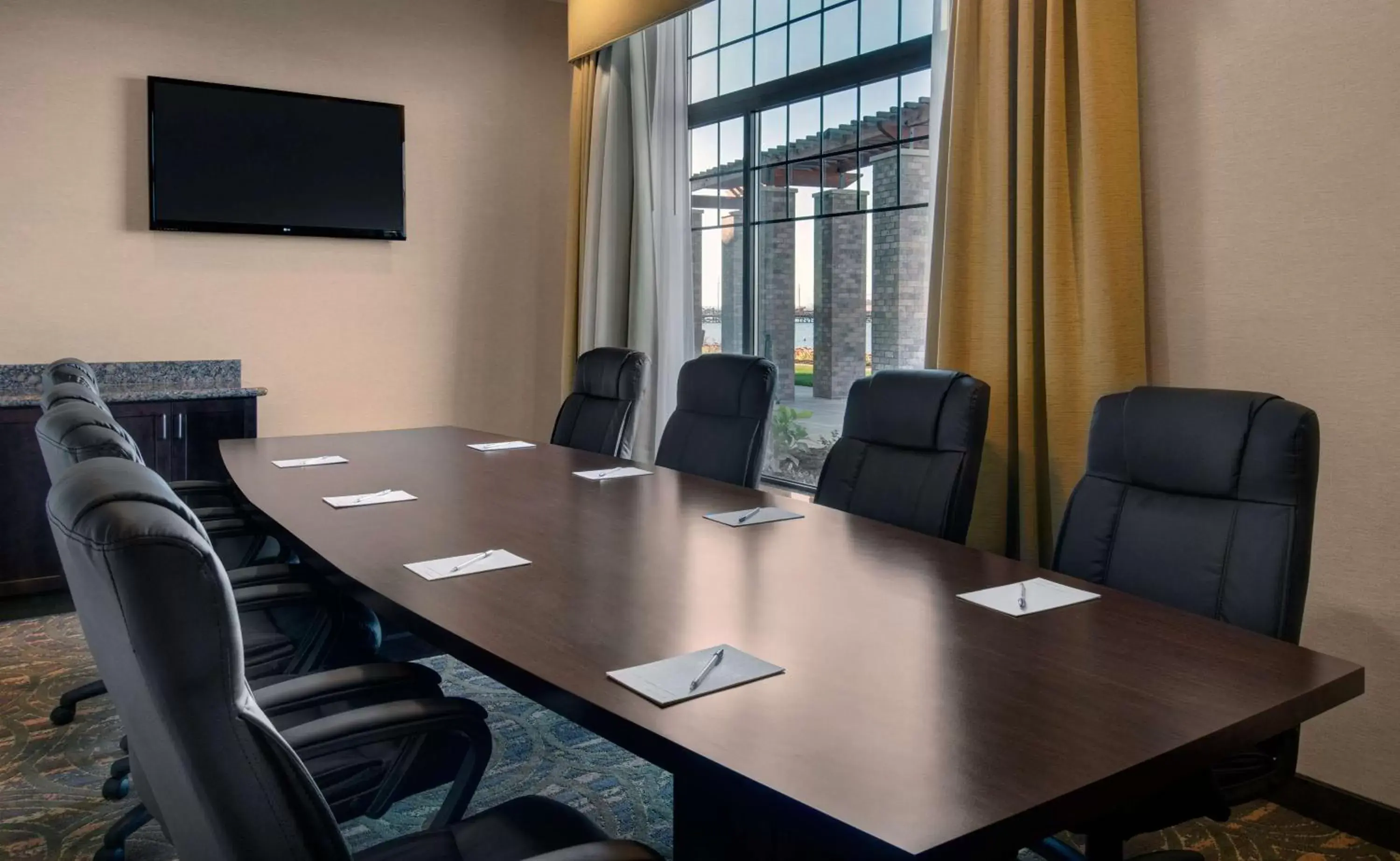 Meeting/conference room in Hampton Inn & Suites Astoria