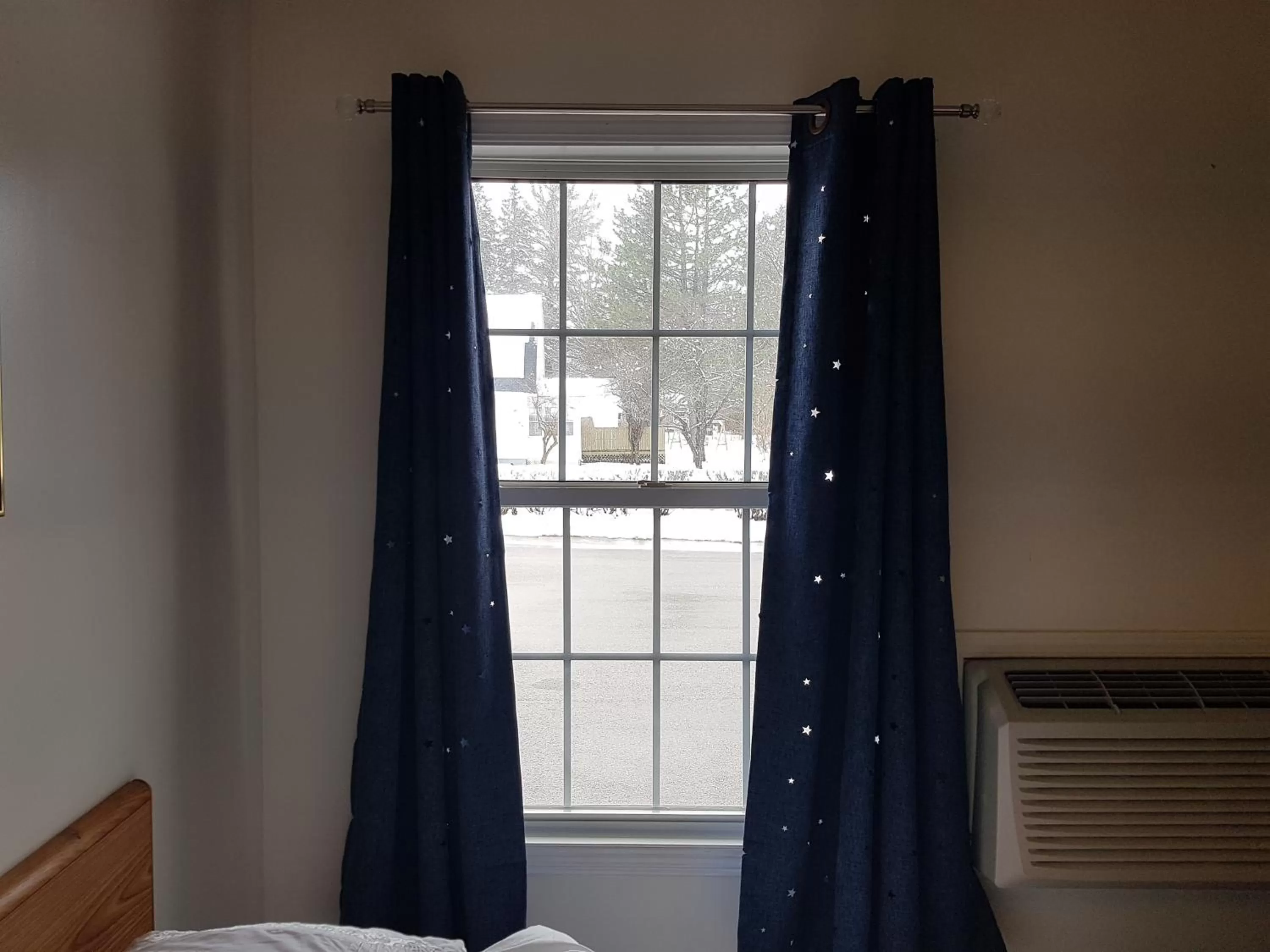 Covered Bridge Inn & Suites