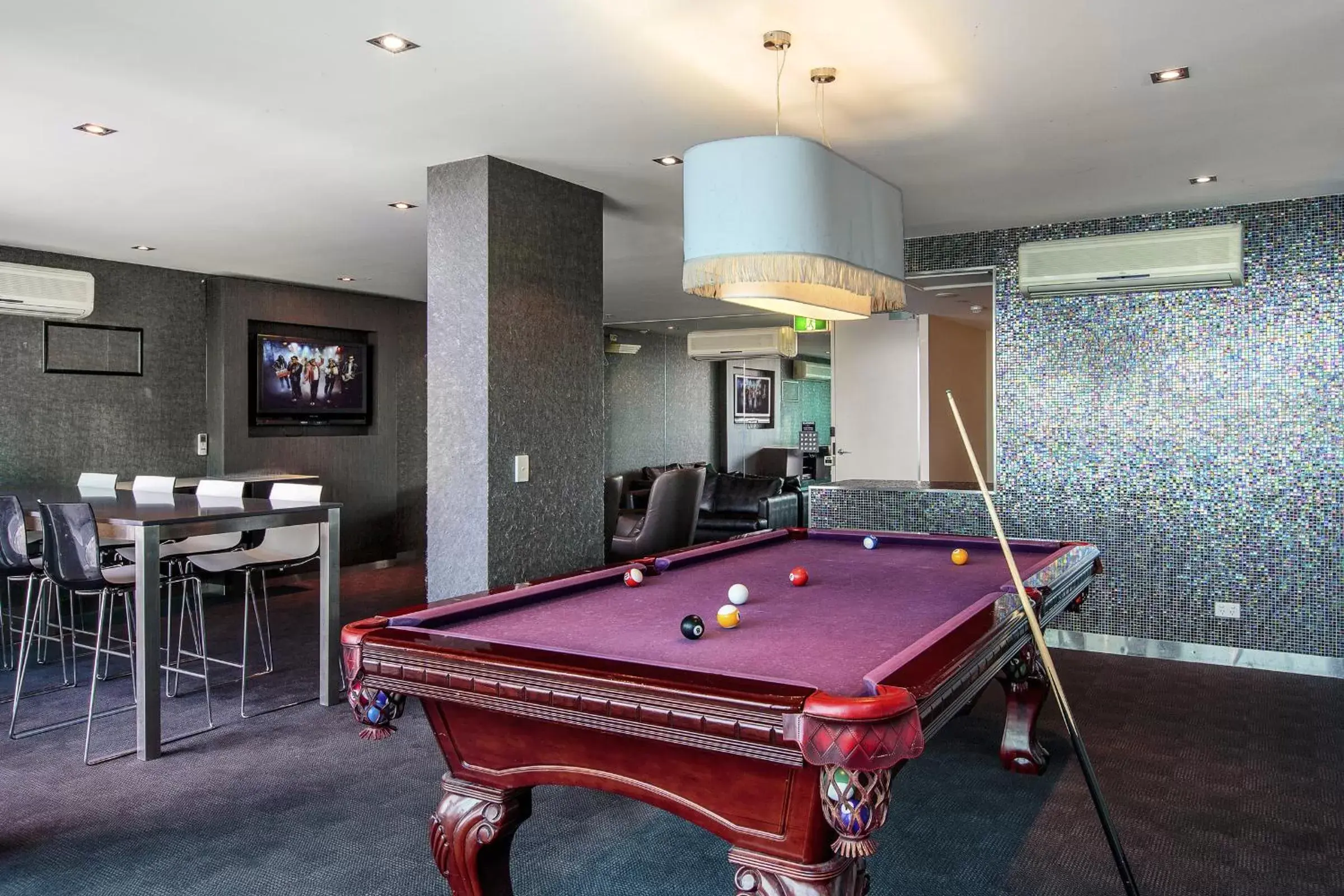 Billiard, Billiards in Evolution Apartments