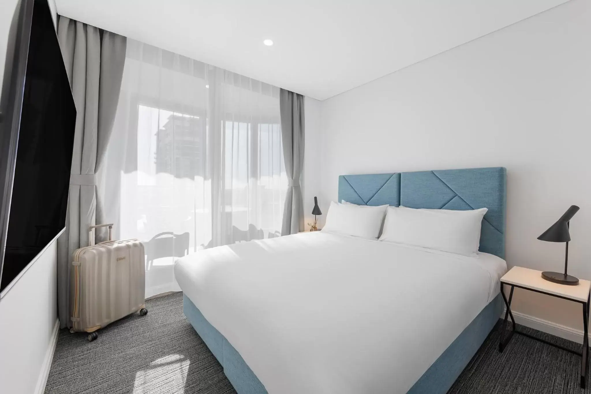 Bed in Meriton Suites Surfers Paradise