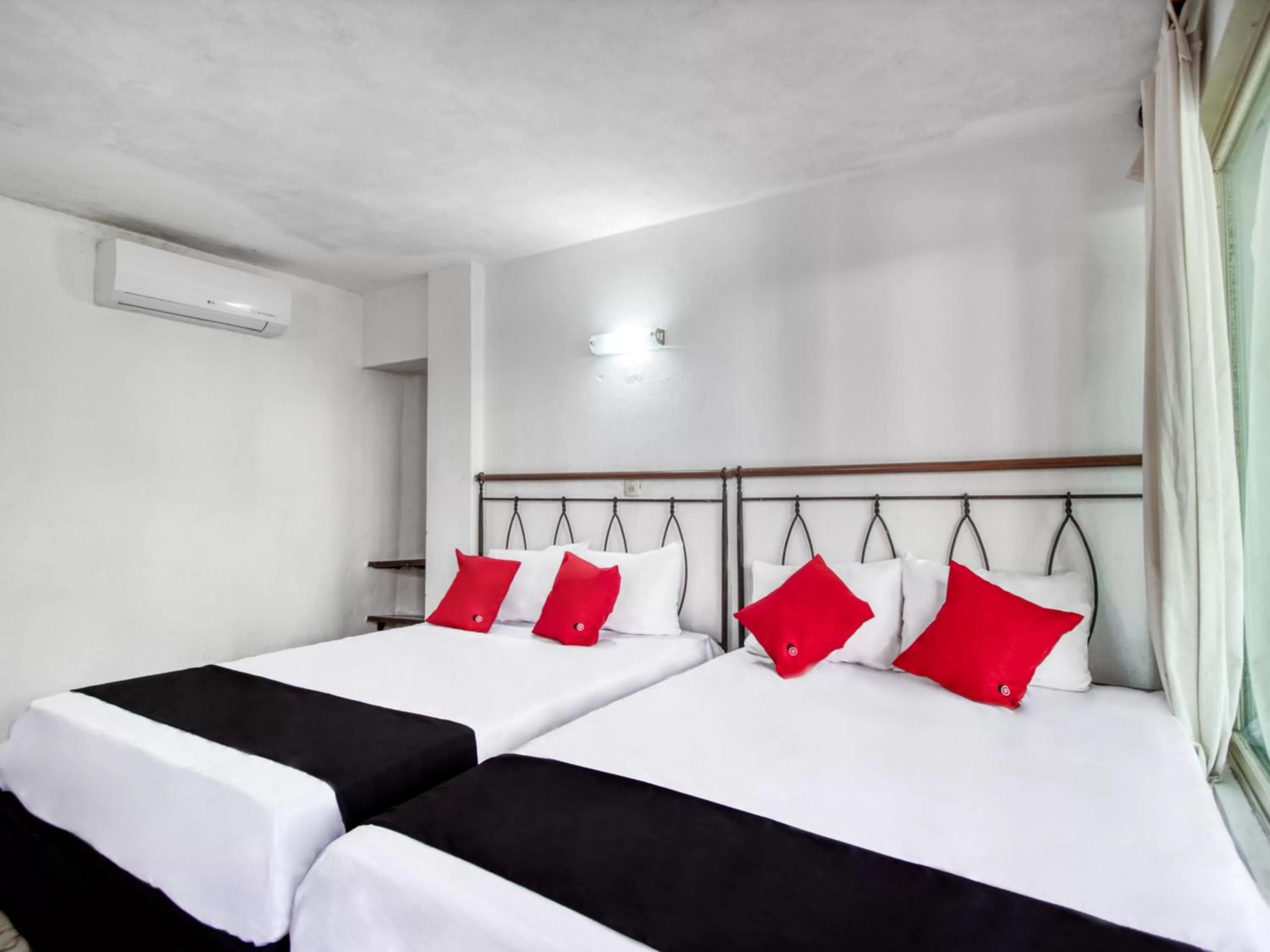 Bedroom, Bed in Hotel San Carlos