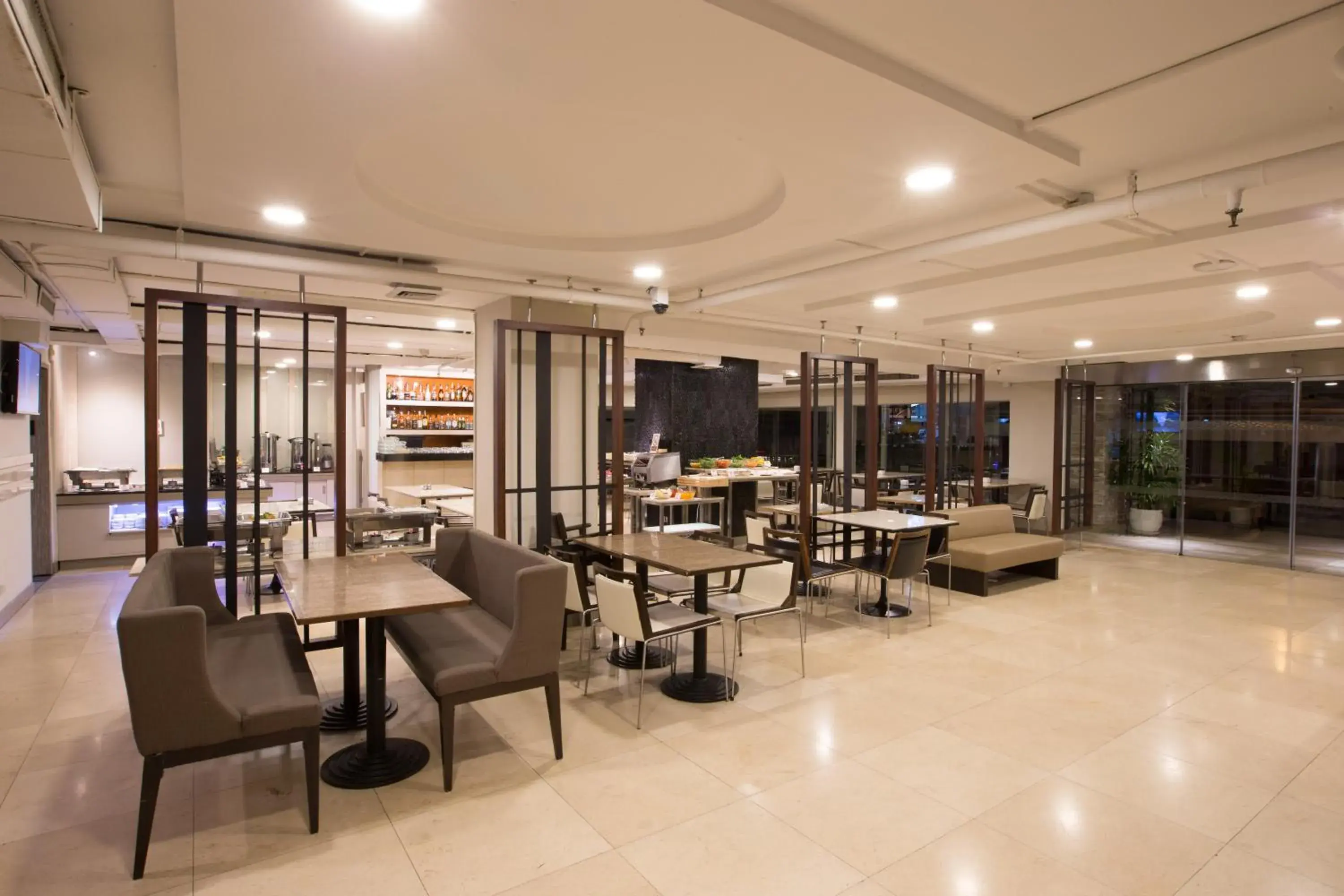 Restaurant/Places to Eat in Seasons Siam Hotel (SHA Plus)