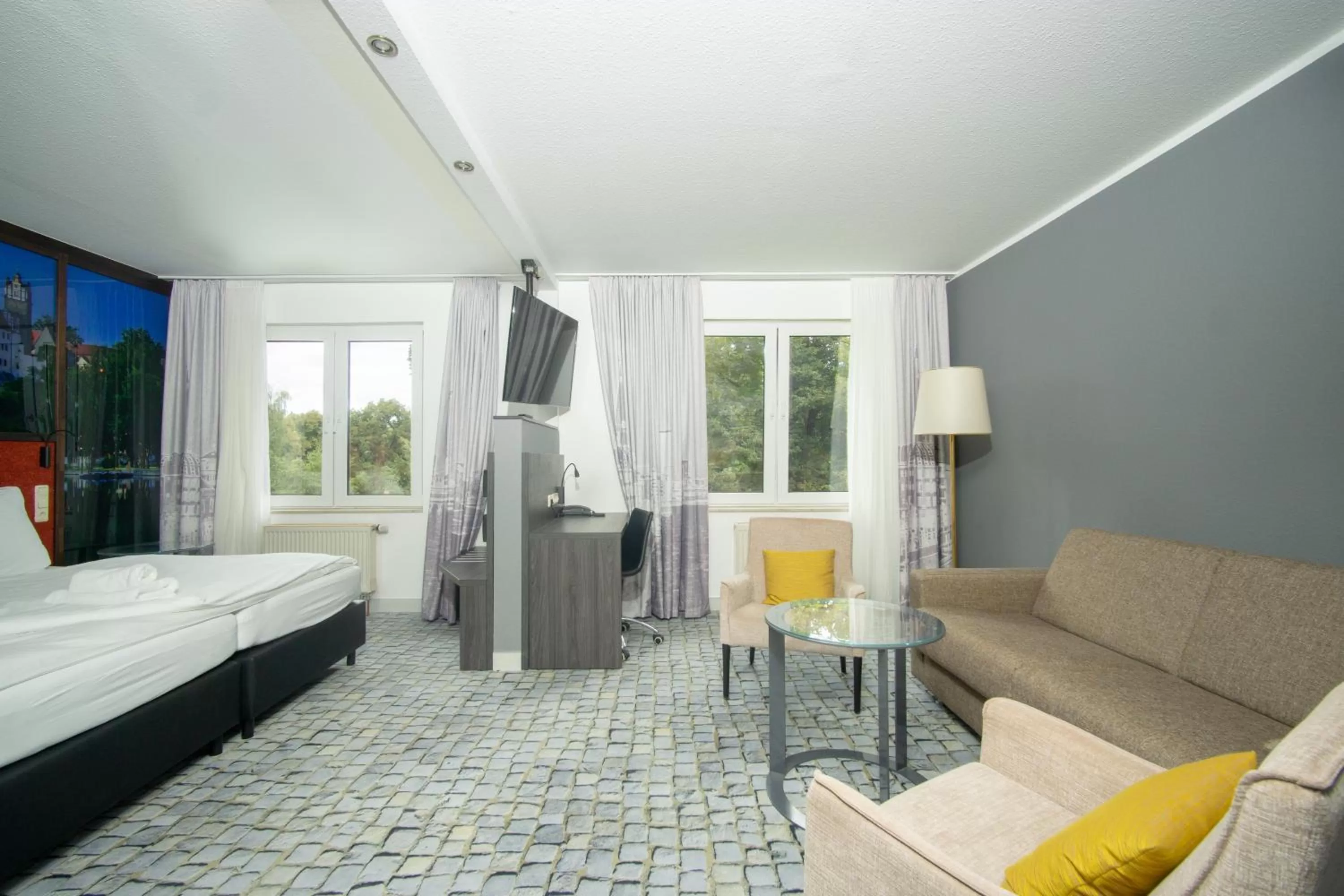 Photo of the whole room, Bed in SL'otel im Parforcehaus