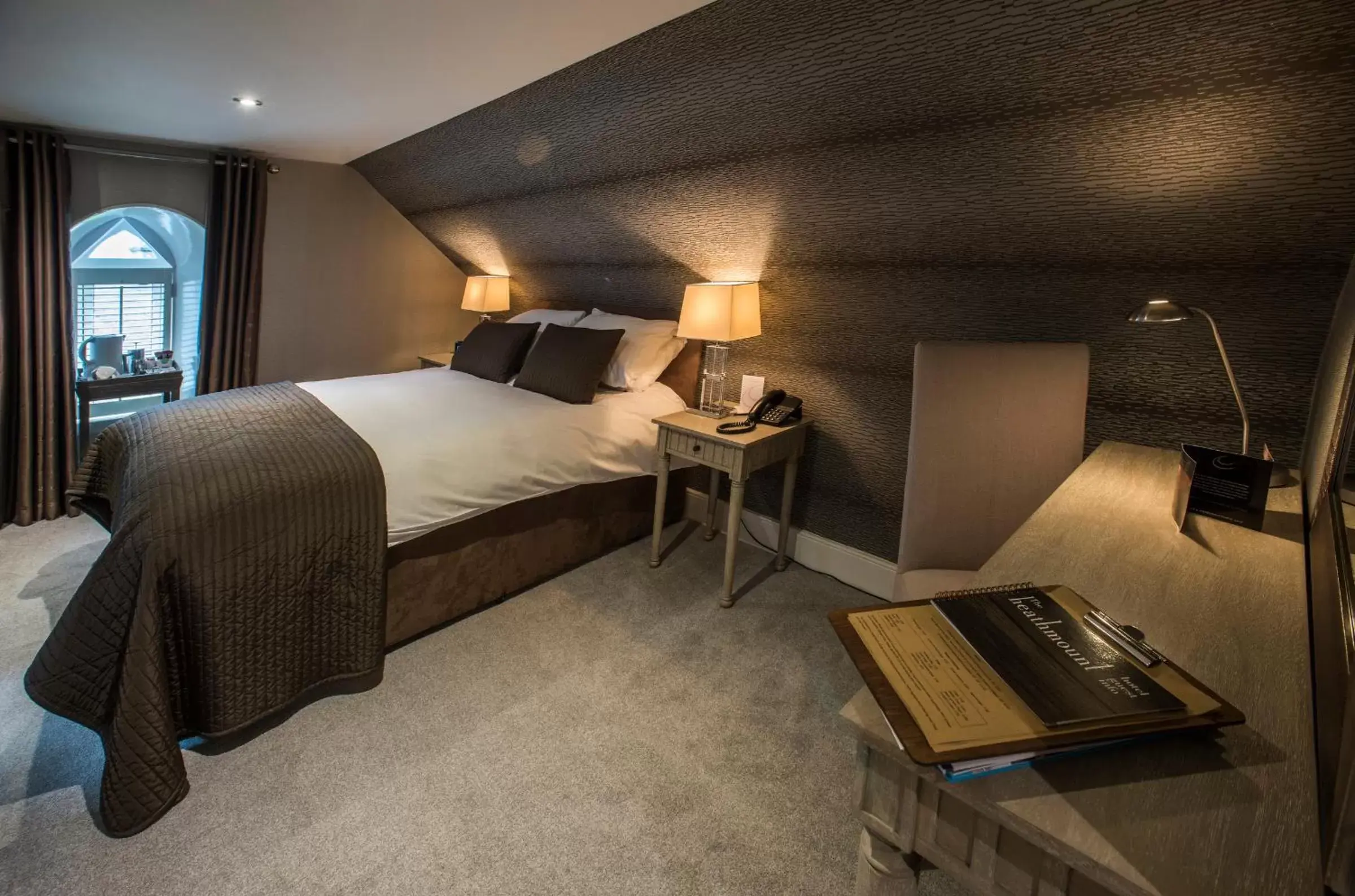 Bedroom in Heathmount Hotel