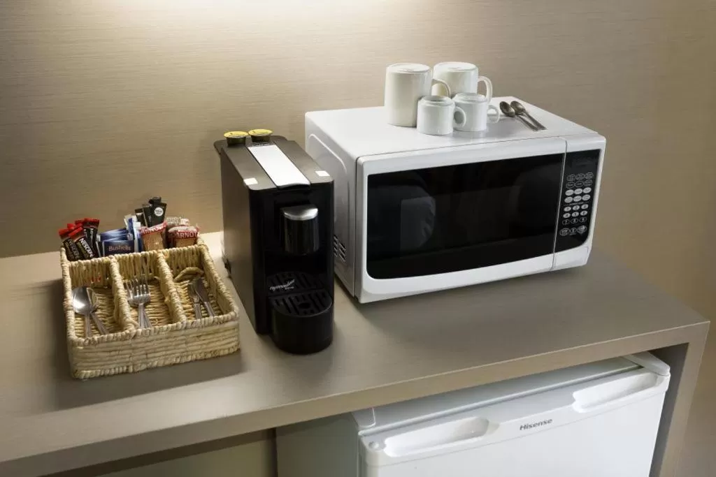 Coffee/tea facilities in Shoreline Hotel