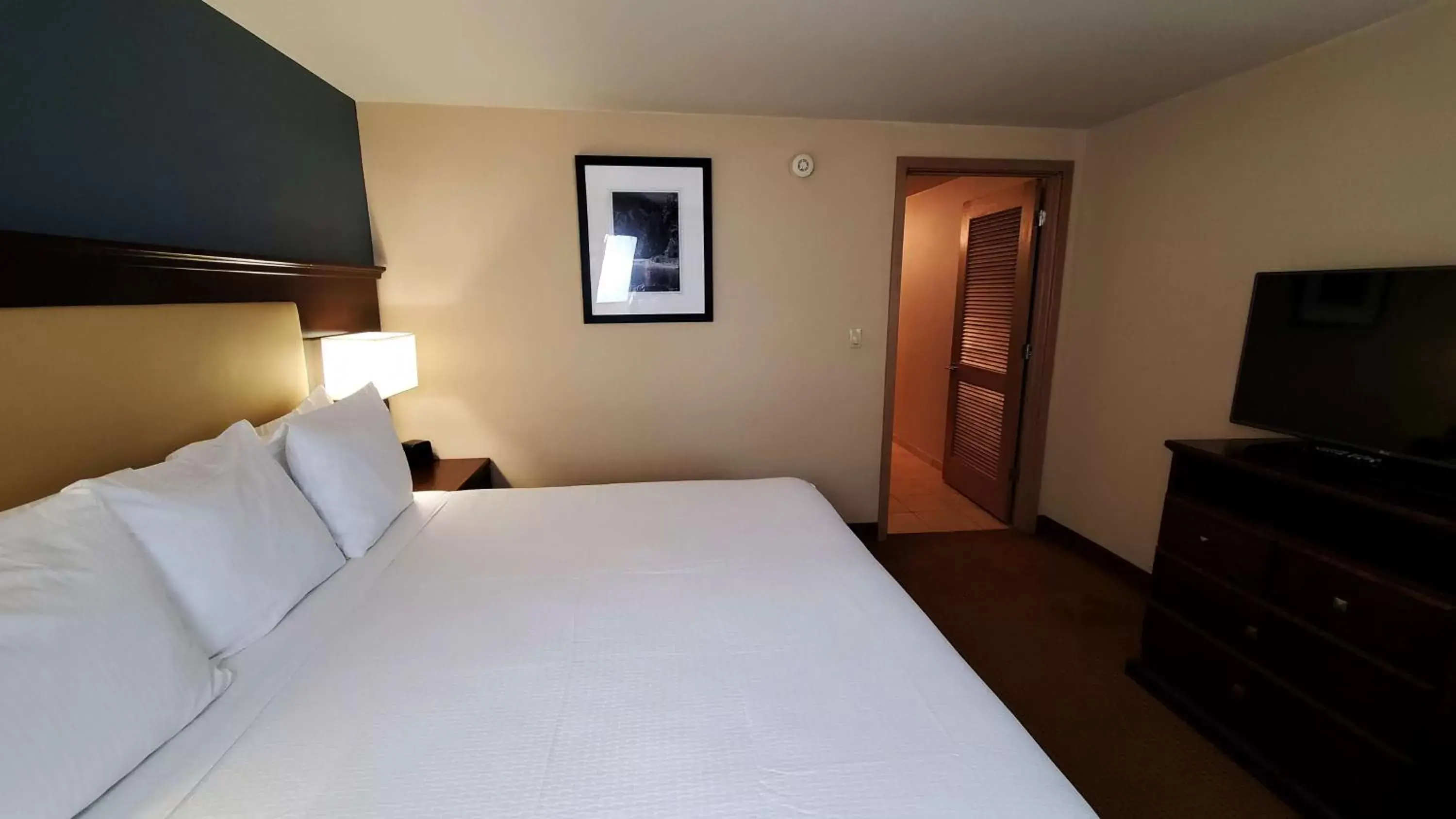 Photo of the whole room, Bed in Best Western Plus Coeur d'Alene Inn