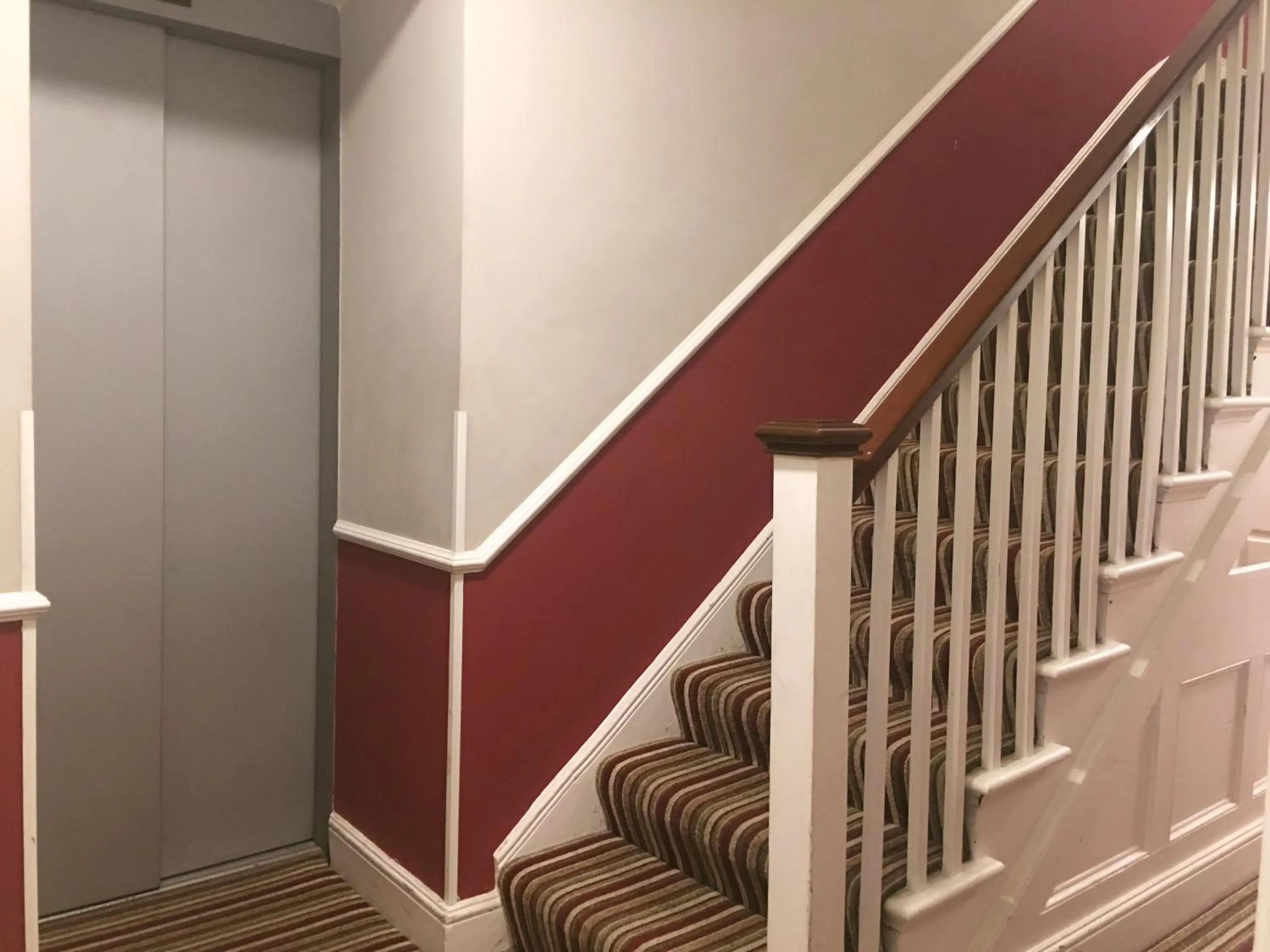 Area and facilities in Royal Cambridge Hotel