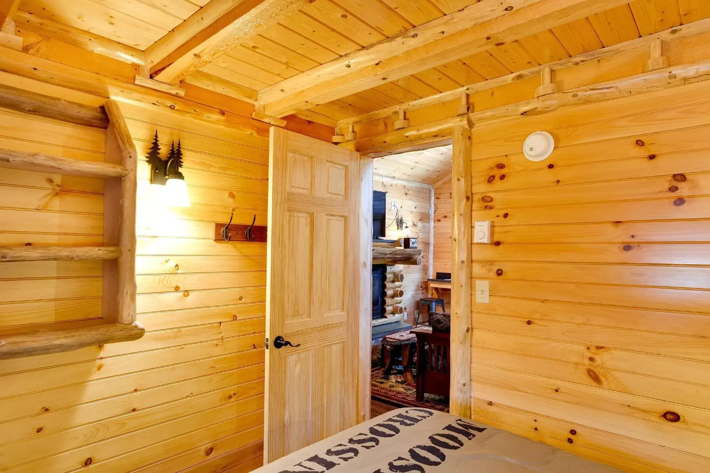 Bedroom in Cobble Mountain Lodge