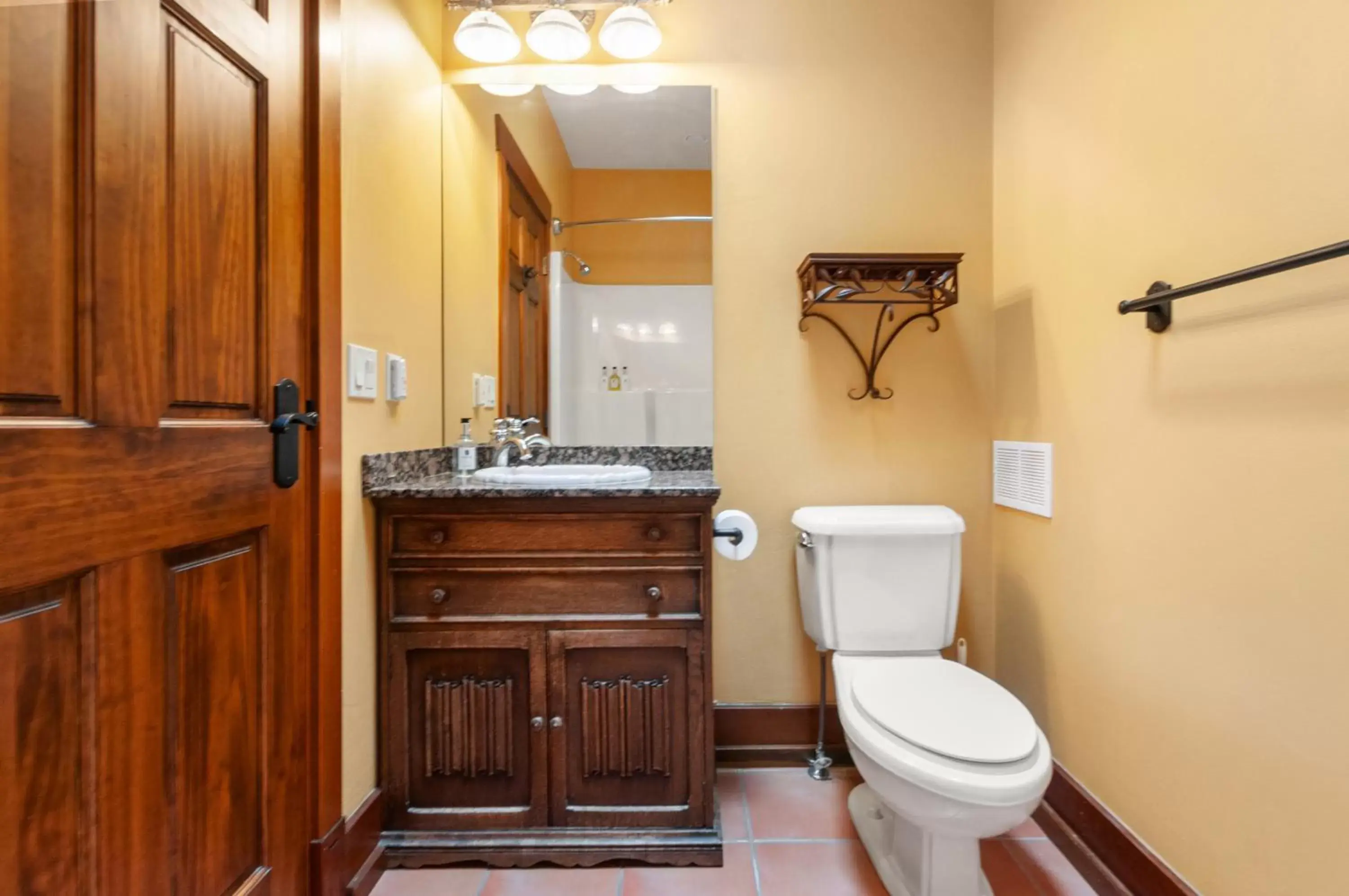 Bathroom in Casa Grande Inn & Suites