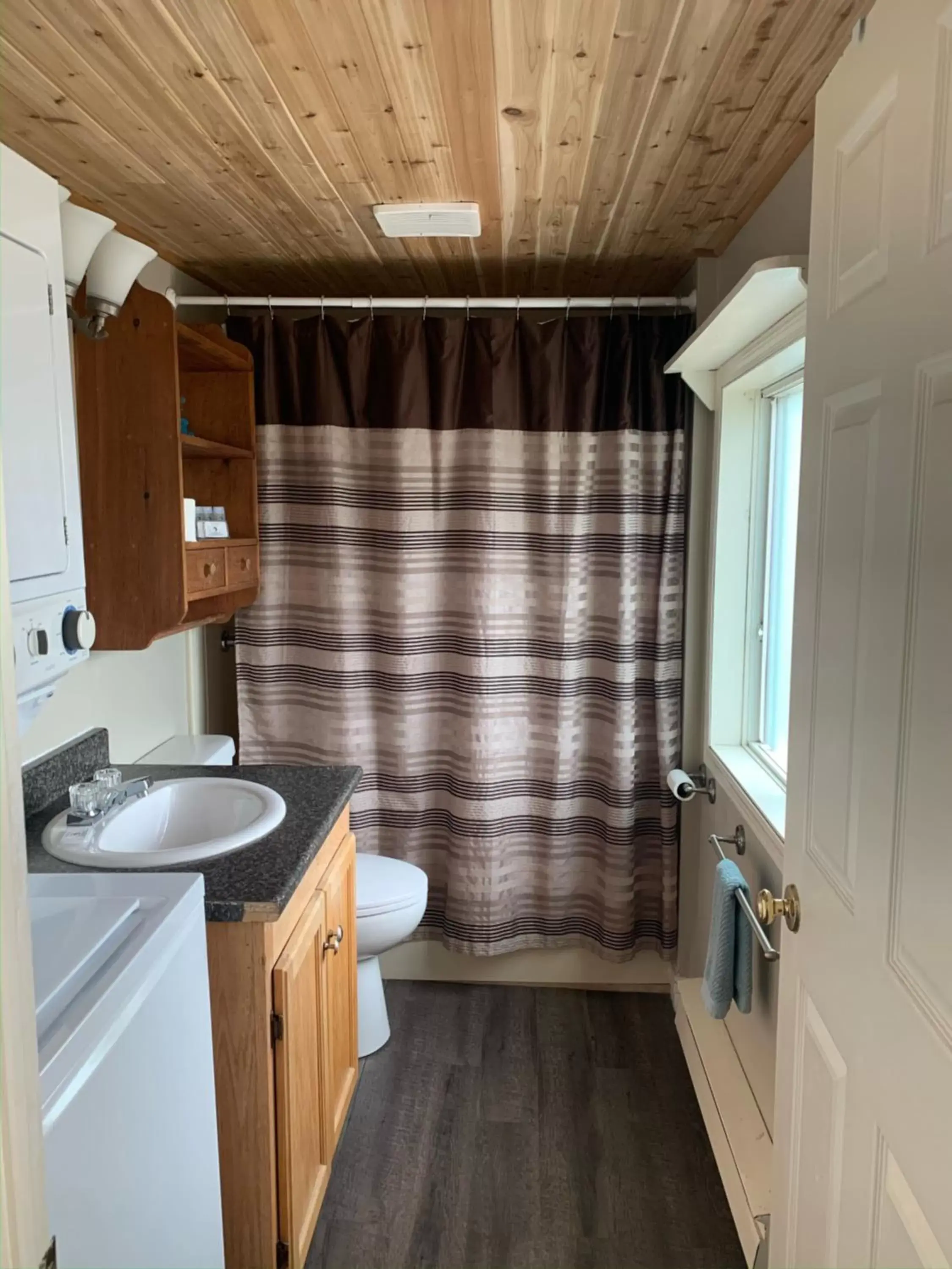 Bathroom in Alma Shore Lane Suites & Cottages