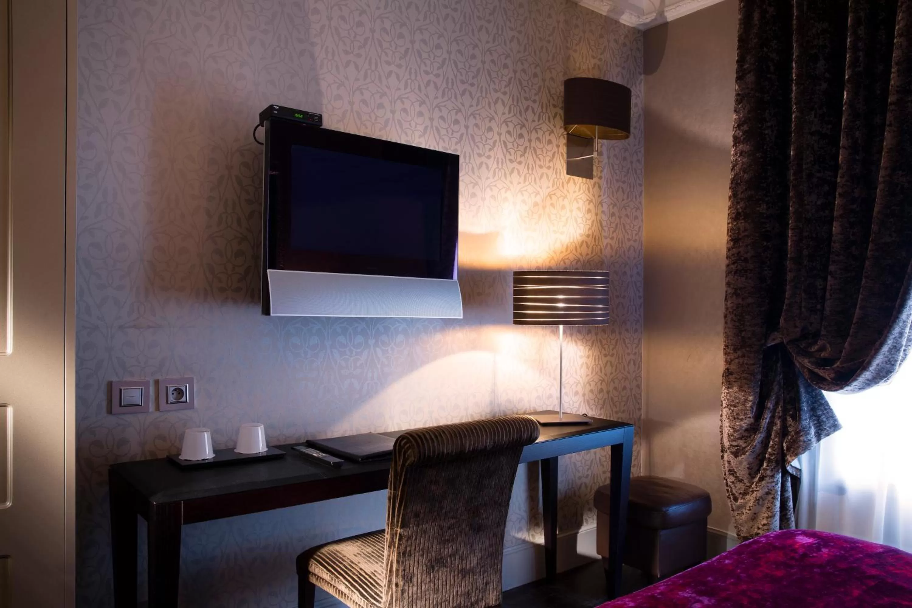 Bed in Hotel Ares Eiffel